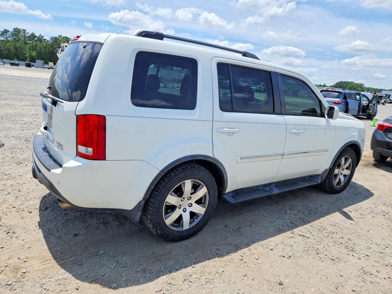 2015 Honda Pilot Touring Белый vin: 5FNYF4H93FB042023