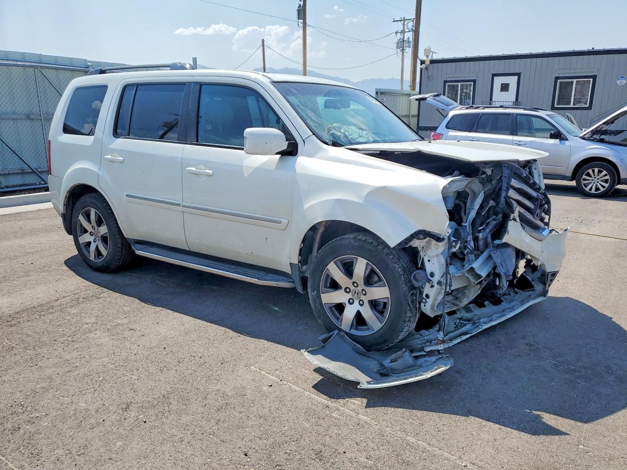 2015 Honda Pilot Touring Белый vin: 5FNYF4H93FB047092
