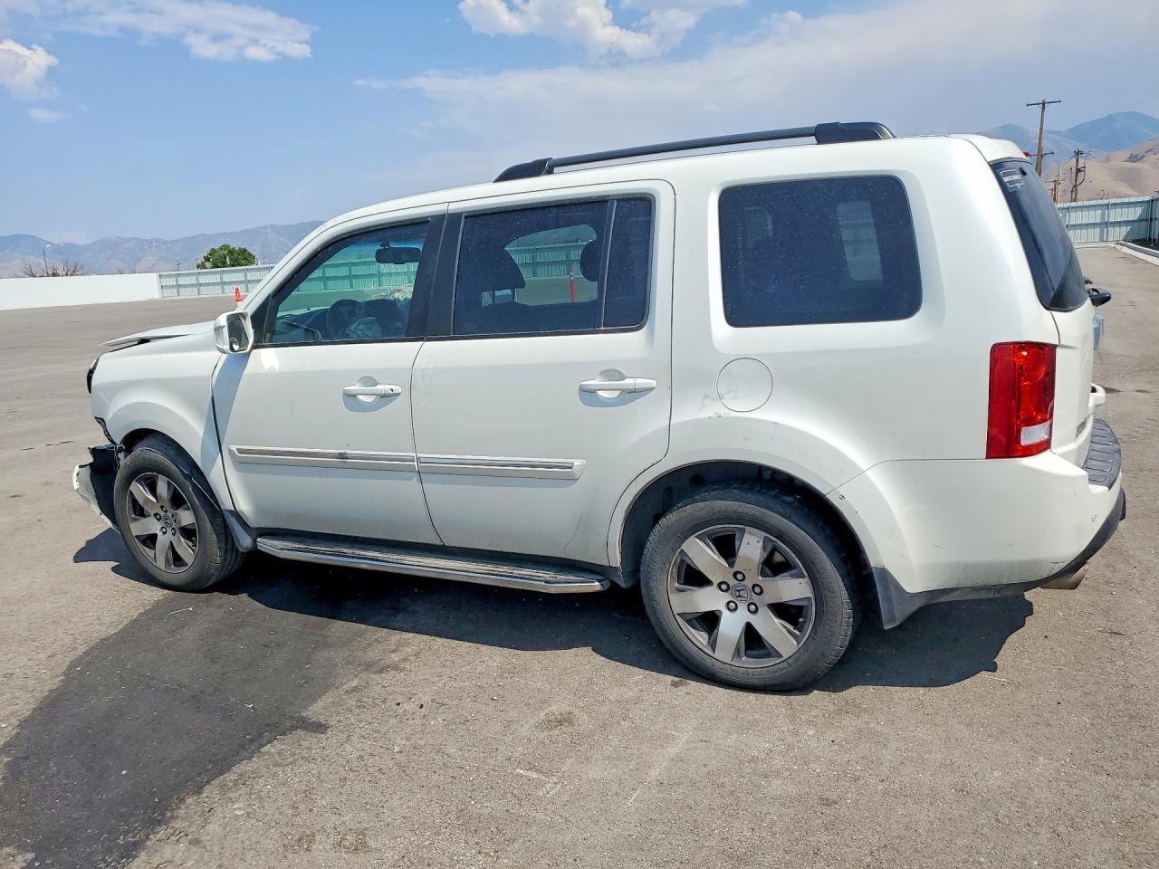 2015 Honda Pilot Touring Белый vin: 5FNYF4H93FB047092