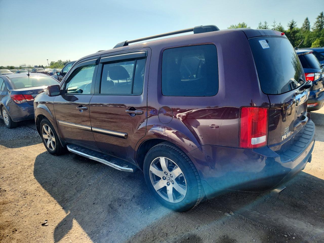 2015 Honda Pilot Touring Burgundy vin: 5FNYF4H93FB504645