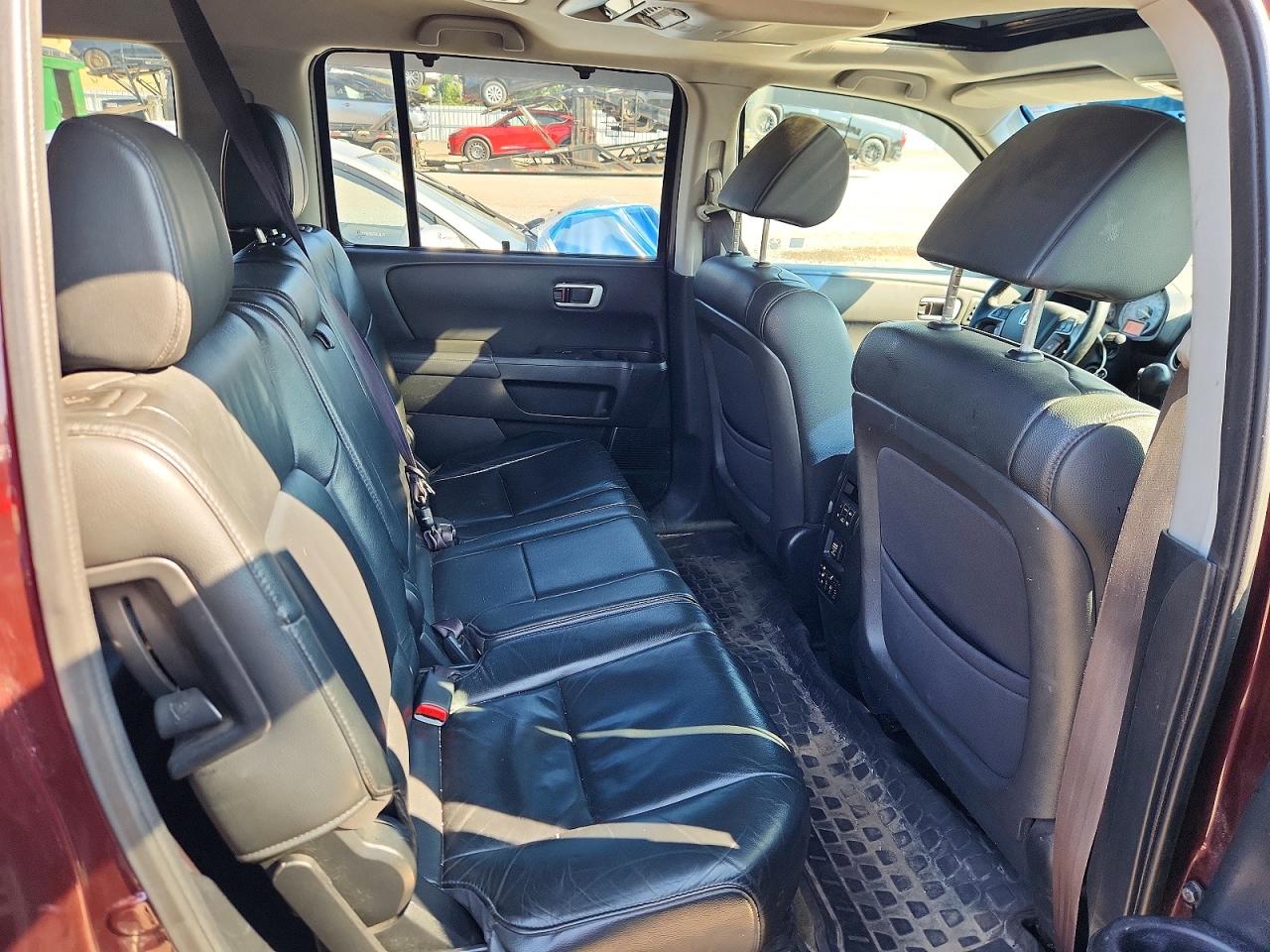 2015 Honda Pilot Touring Burgundy vin: 5FNYF4H93FB504645