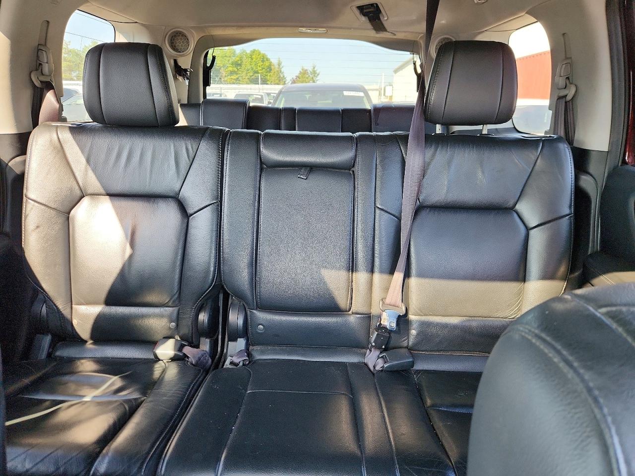 2015 Honda Pilot Touring Burgundy vin: 5FNYF4H93FB504645