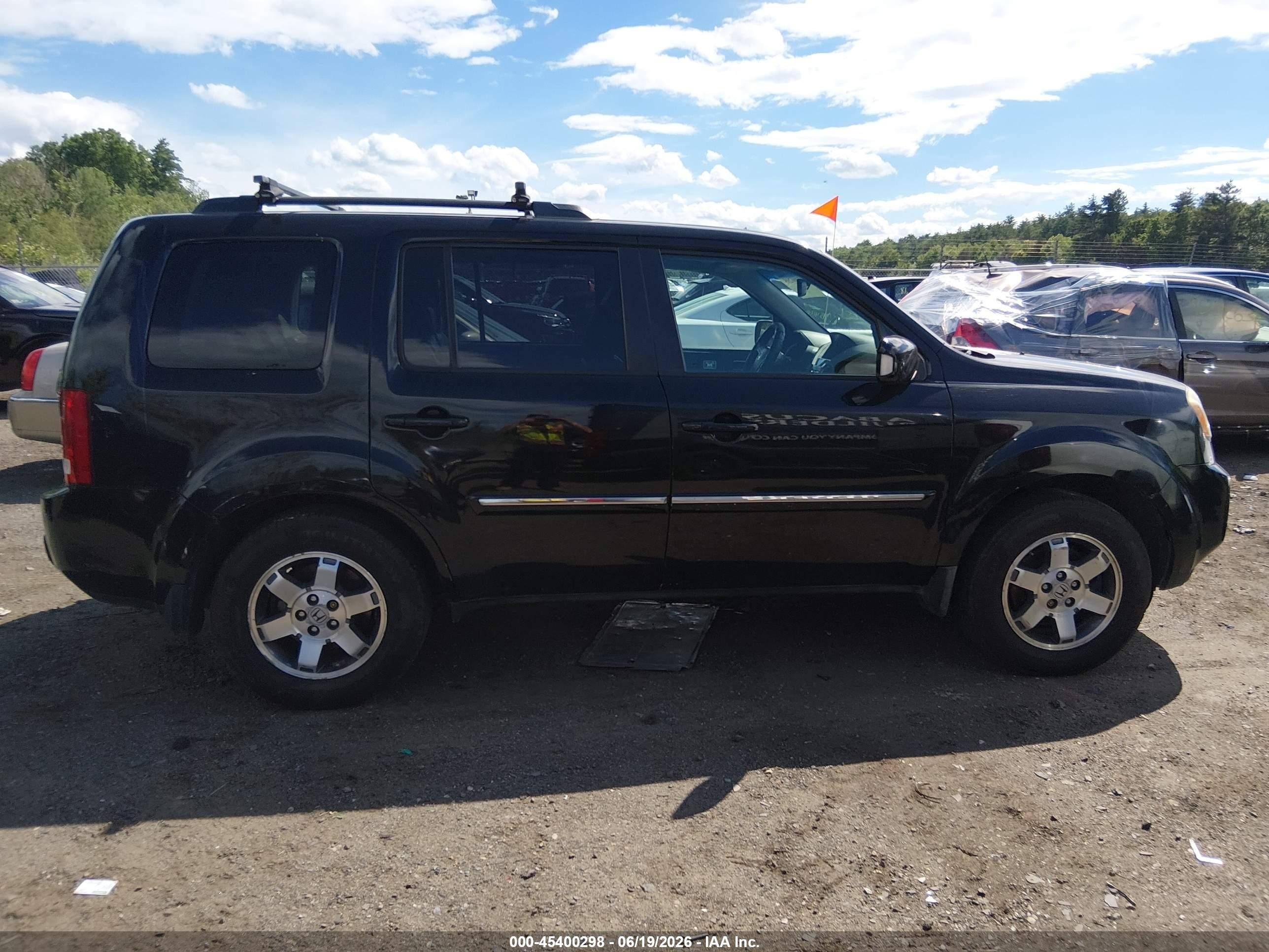 2010 Honda Pilot Touring Black vin: 5FNYF4H94AB011193
