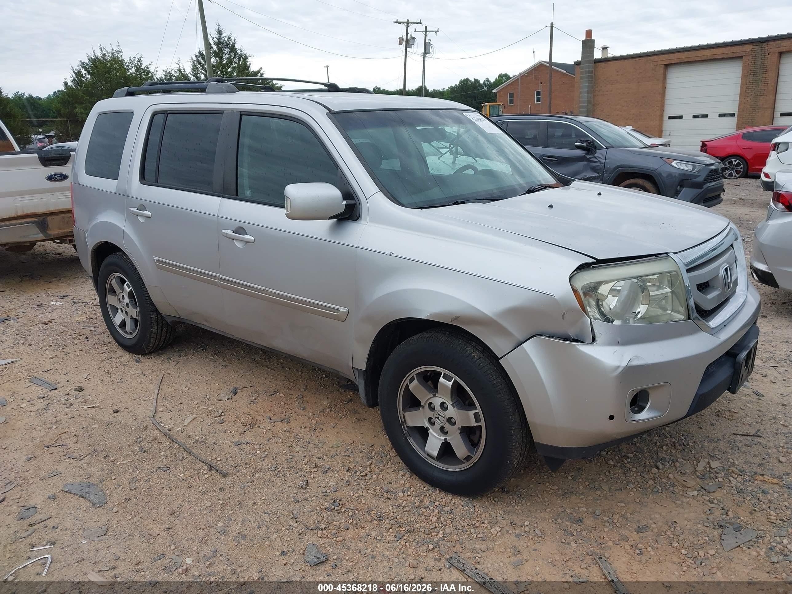 2010 Honda Pilot Touring Silver vin: 5FNYF4H94AB026325