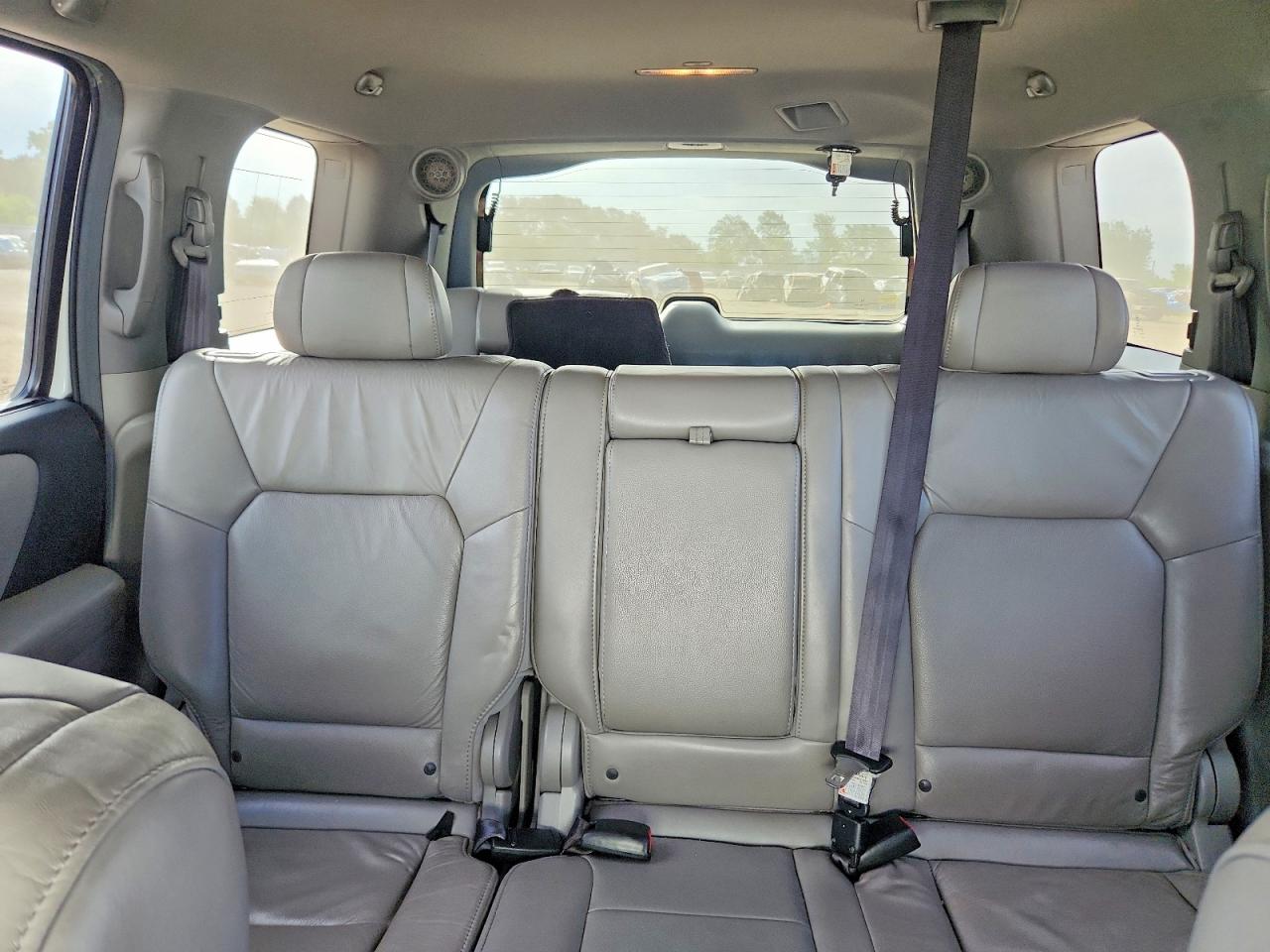 2011 Honda Pilot Touring White vin: 5FNYF4H94BB018050