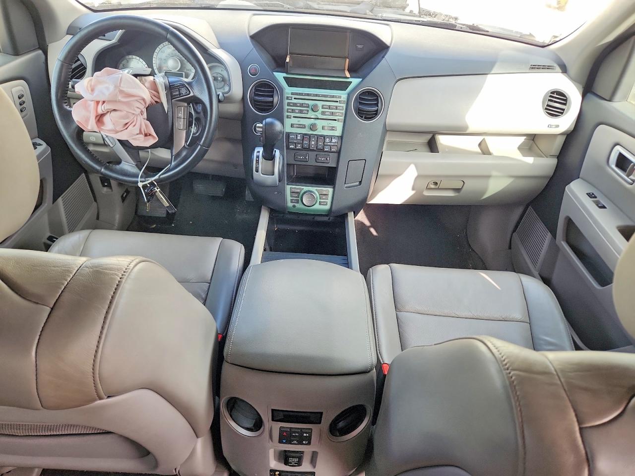 2011 Honda Pilot Touring White vin: 5FNYF4H94BB018050