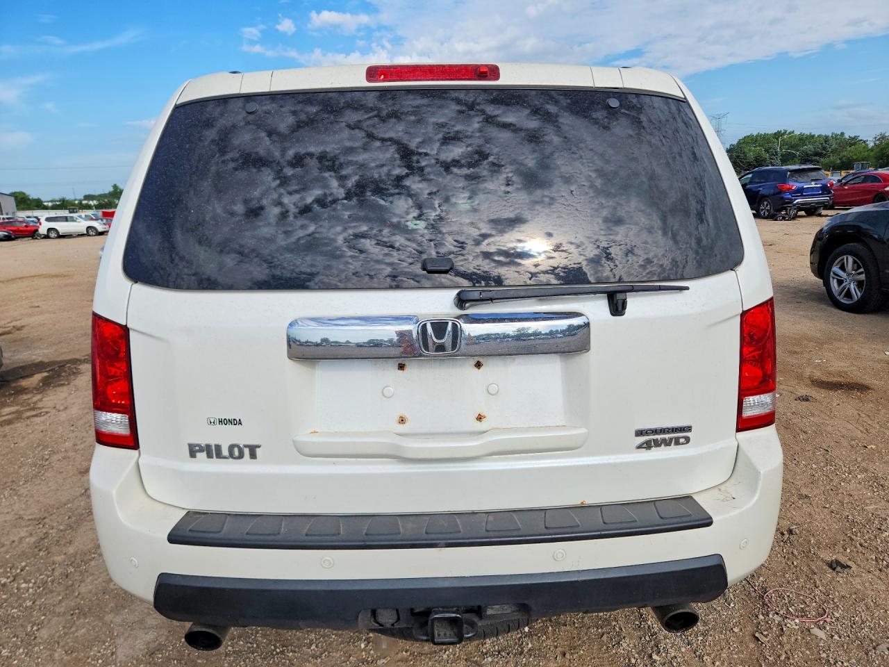 2011 Honda Pilot Touring White vin: 5FNYF4H94BB018050