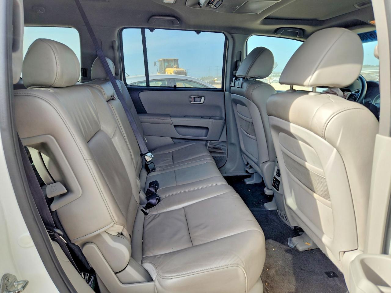 2011 Honda Pilot Touring White vin: 5FNYF4H94BB018050