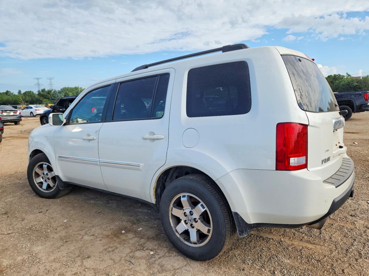 2011 Honda Pilot Touring White vin: 5FNYF4H94BB018050