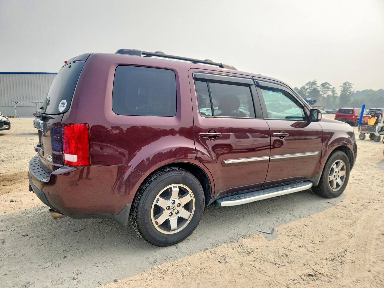 2011 Honda Pilot Touring Burgundy vin: 5FNYF4H94BB019053