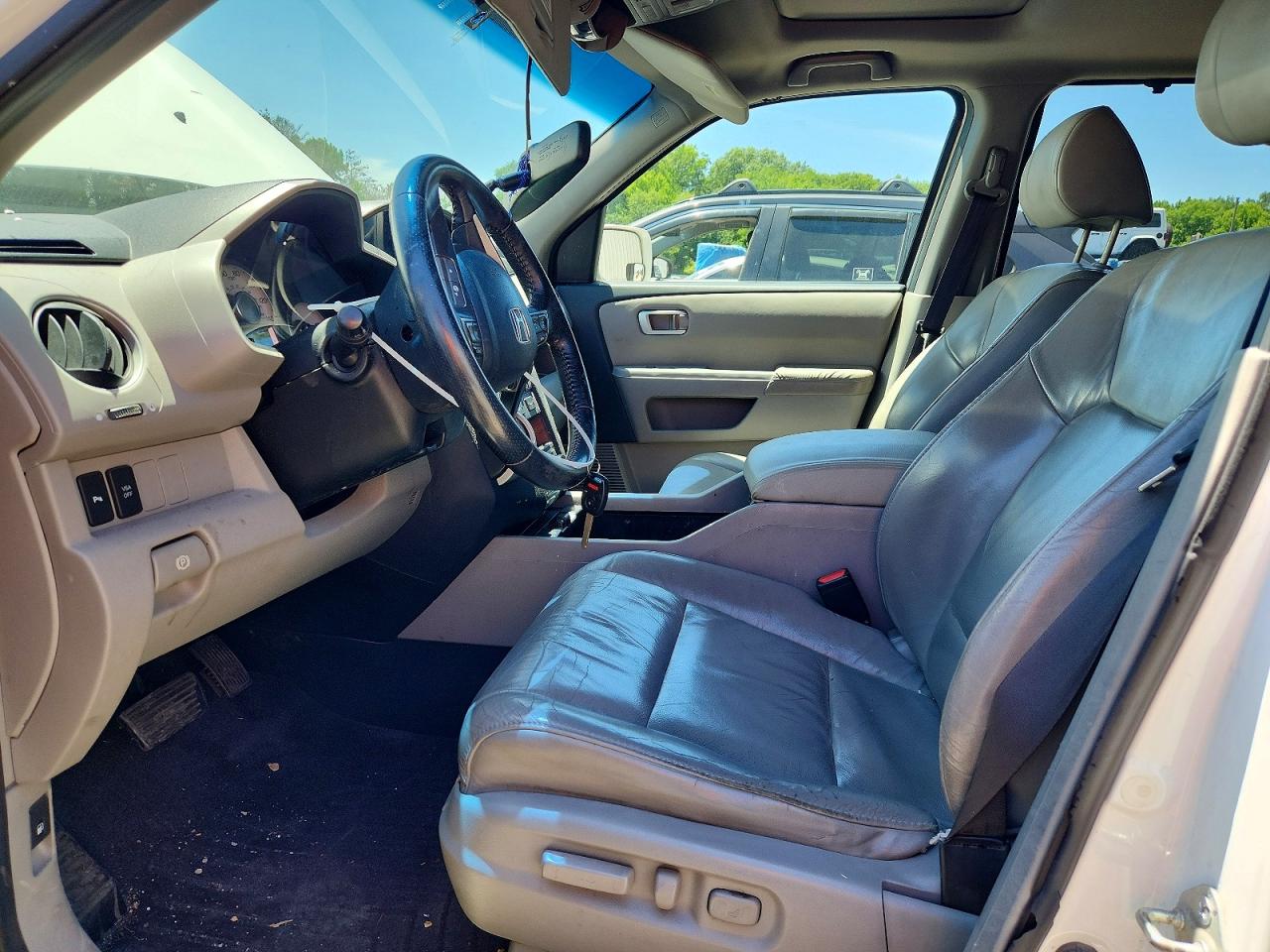 2011 Honda Pilot Touring White vin: 5FNYF4H94BB036094