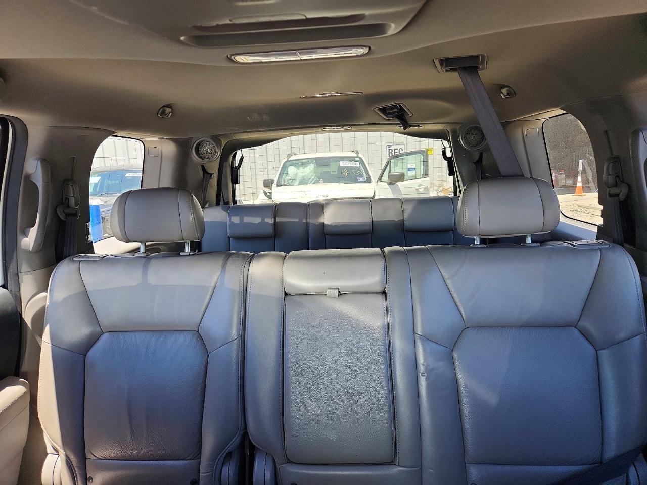 2011 Honda Pilot Touring White vin: 5FNYF4H94BB036094