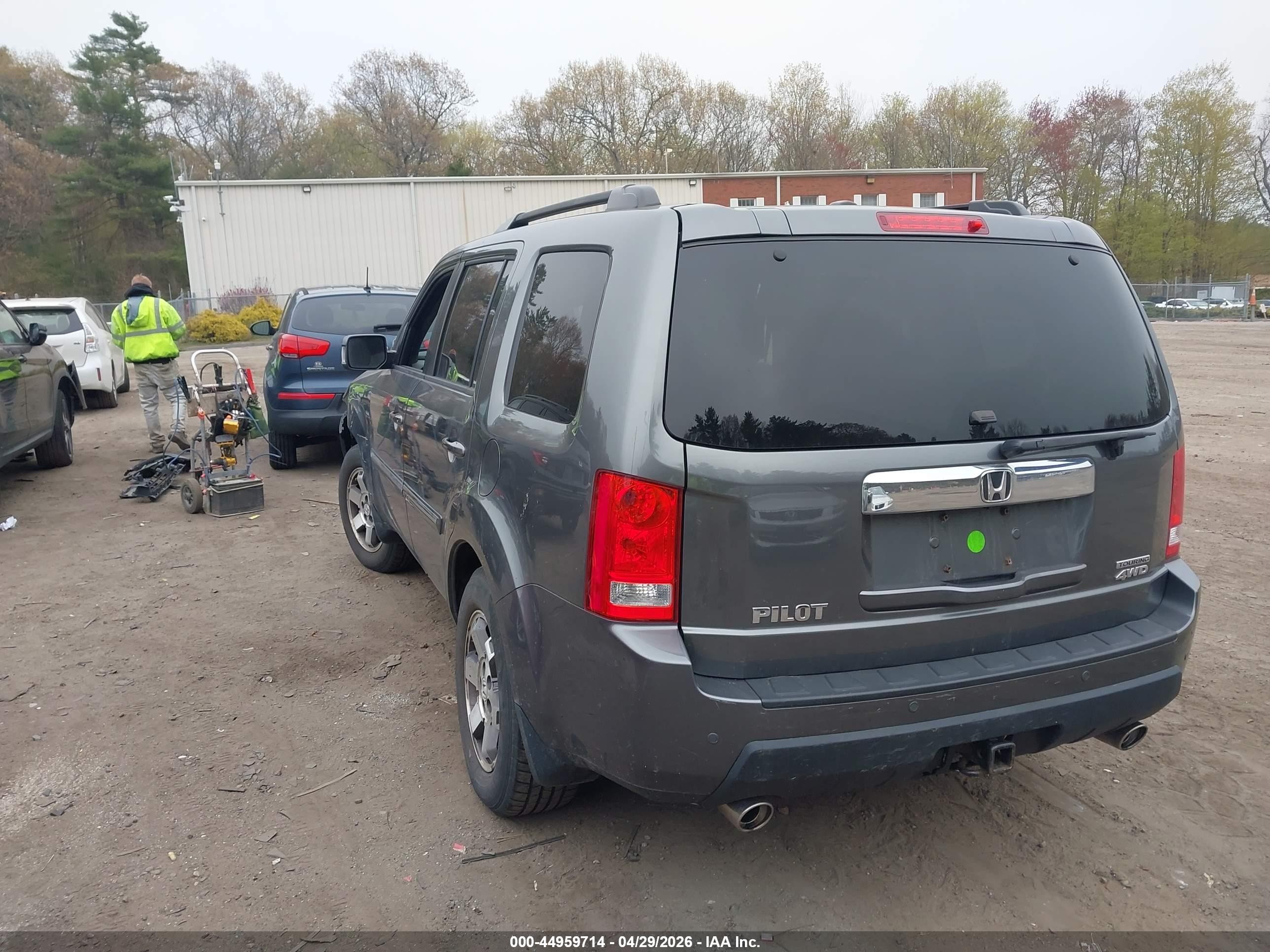 2011 Honda Pilot Touring Gray vin: 5FNYF4H94BB061254