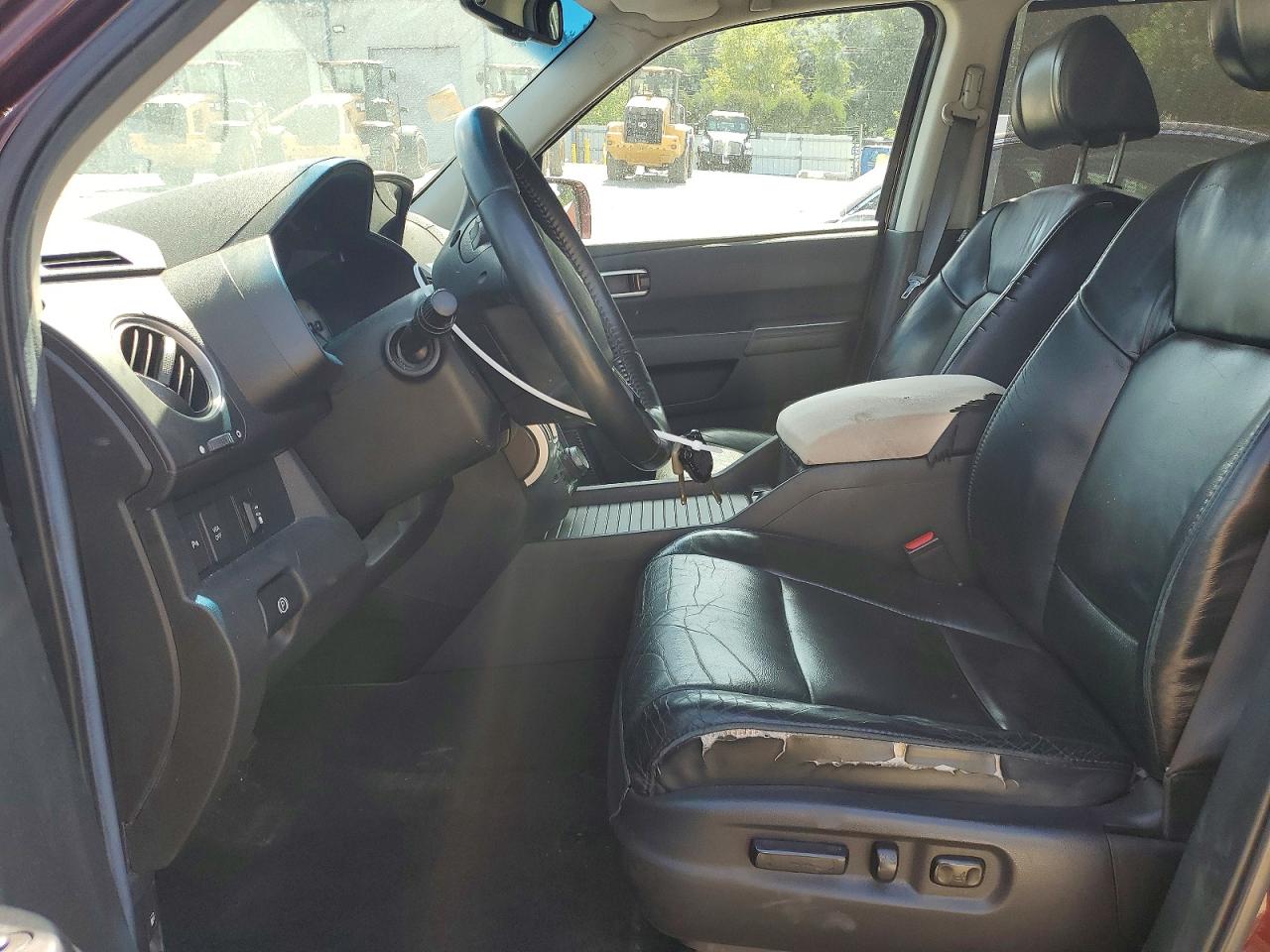 2011 Honda Pilot Touring Burgundy vin: 5FNYF4H94BB087465