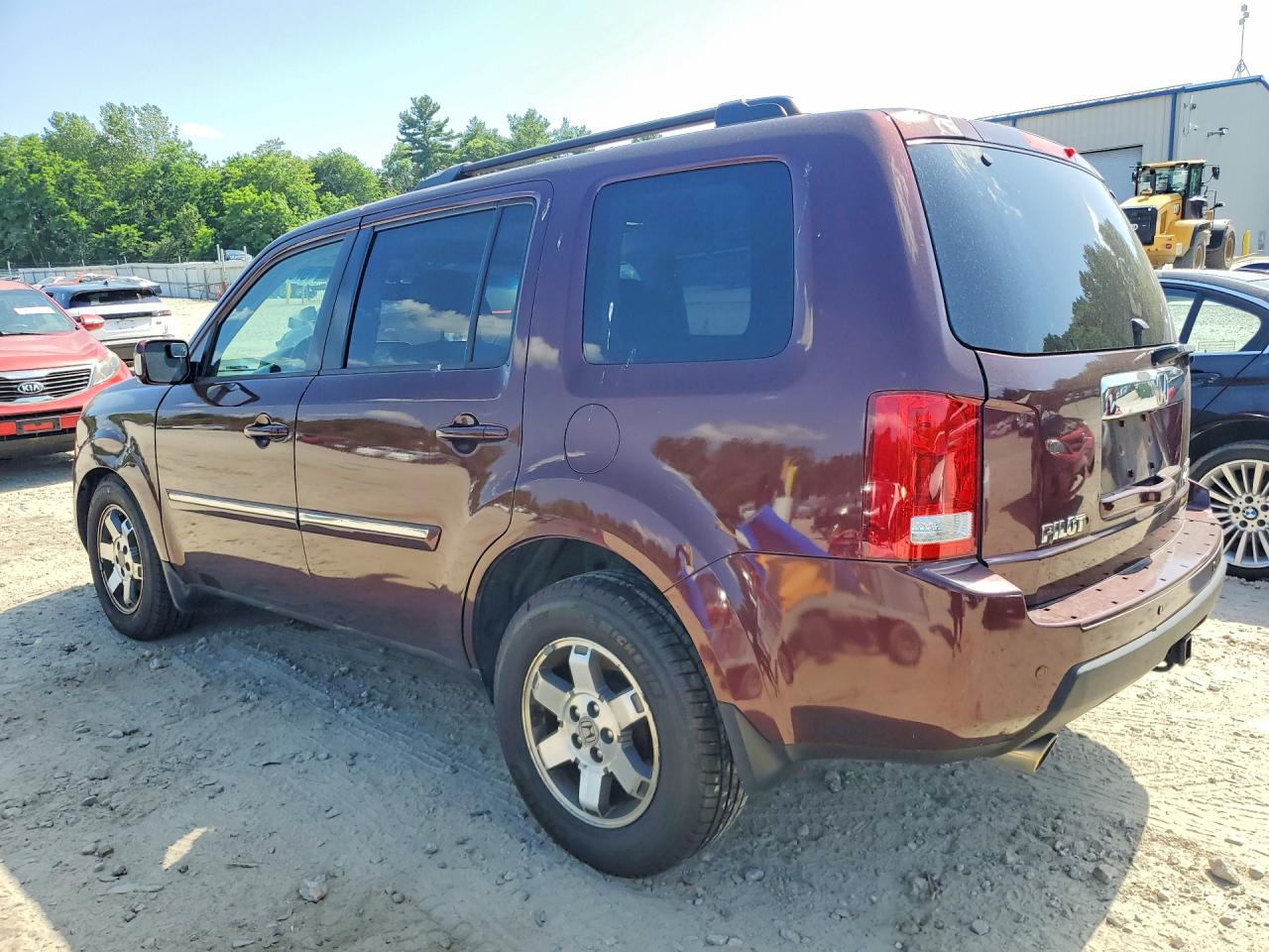 2011 Honda Pilot Touring Burgundy vin: 5FNYF4H94BB087465
