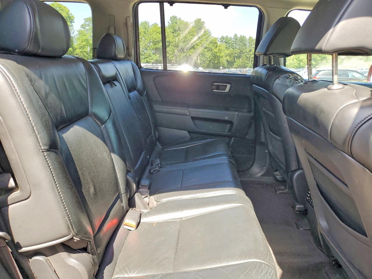 2011 Honda Pilot Touring Burgundy vin: 5FNYF4H94BB087465