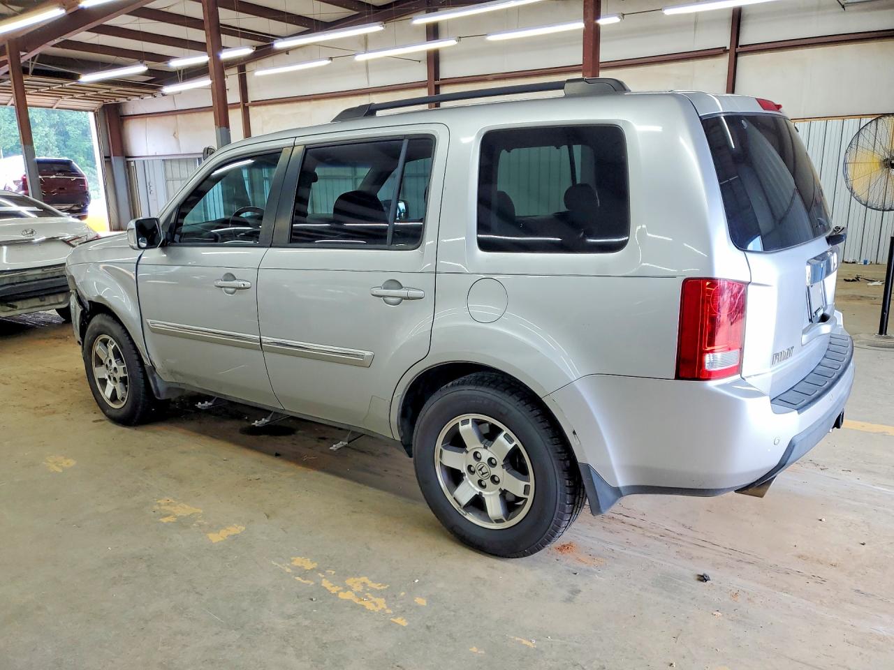 2011 Honda Pilot Touring Silver vin: 5FNYF4H94BB087868