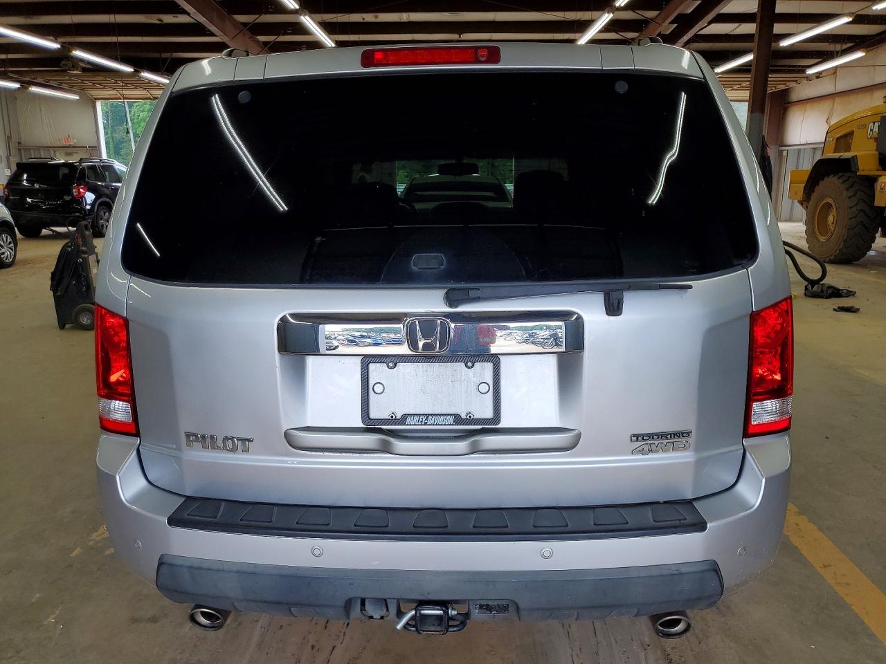 2011 Honda Pilot Touring Silver vin: 5FNYF4H94BB087868