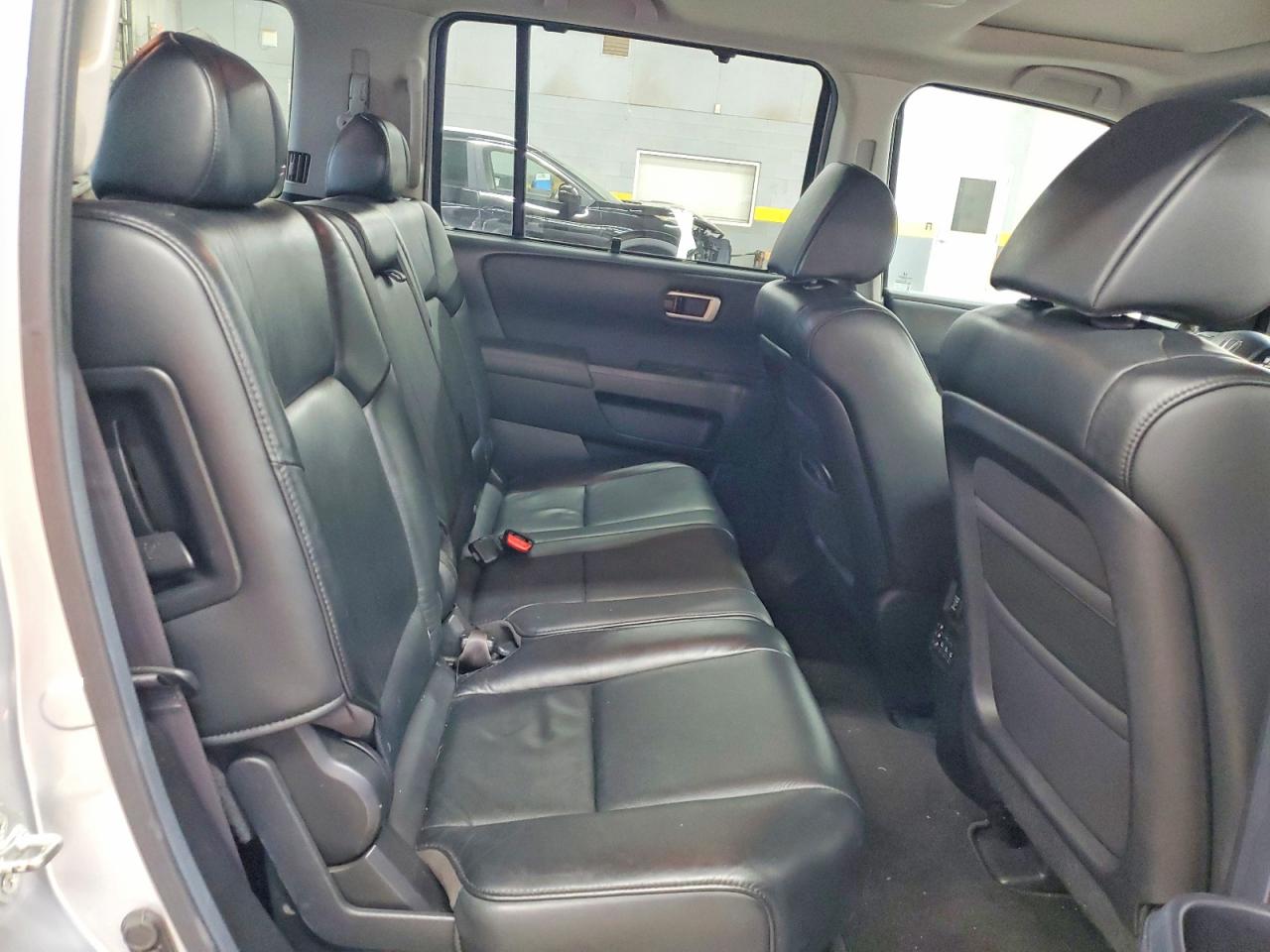 2011 Honda Pilot Touring Silver vin: 5FNYF4H94BB087868
