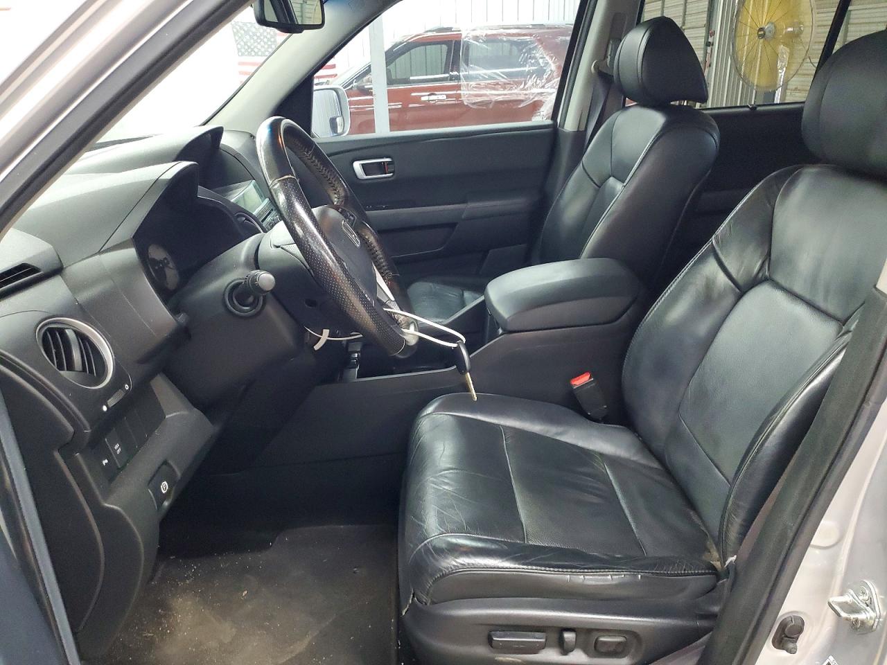 2011 Honda Pilot Touring Silver vin: 5FNYF4H94BB087868