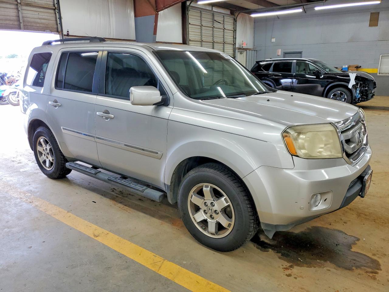 2011 Honda Pilot Touring Silver vin: 5FNYF4H94BB087868