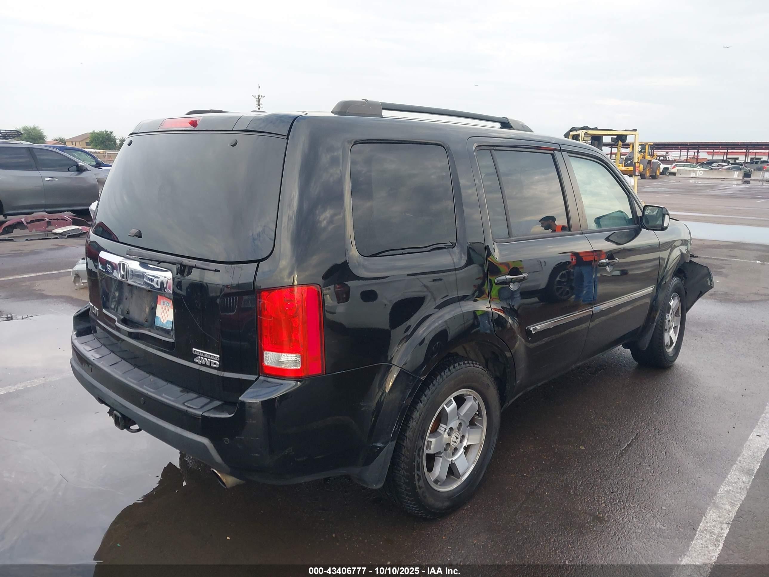 2011 Honda Pilot Touring Black vin: 5FNYF4H94BB089913