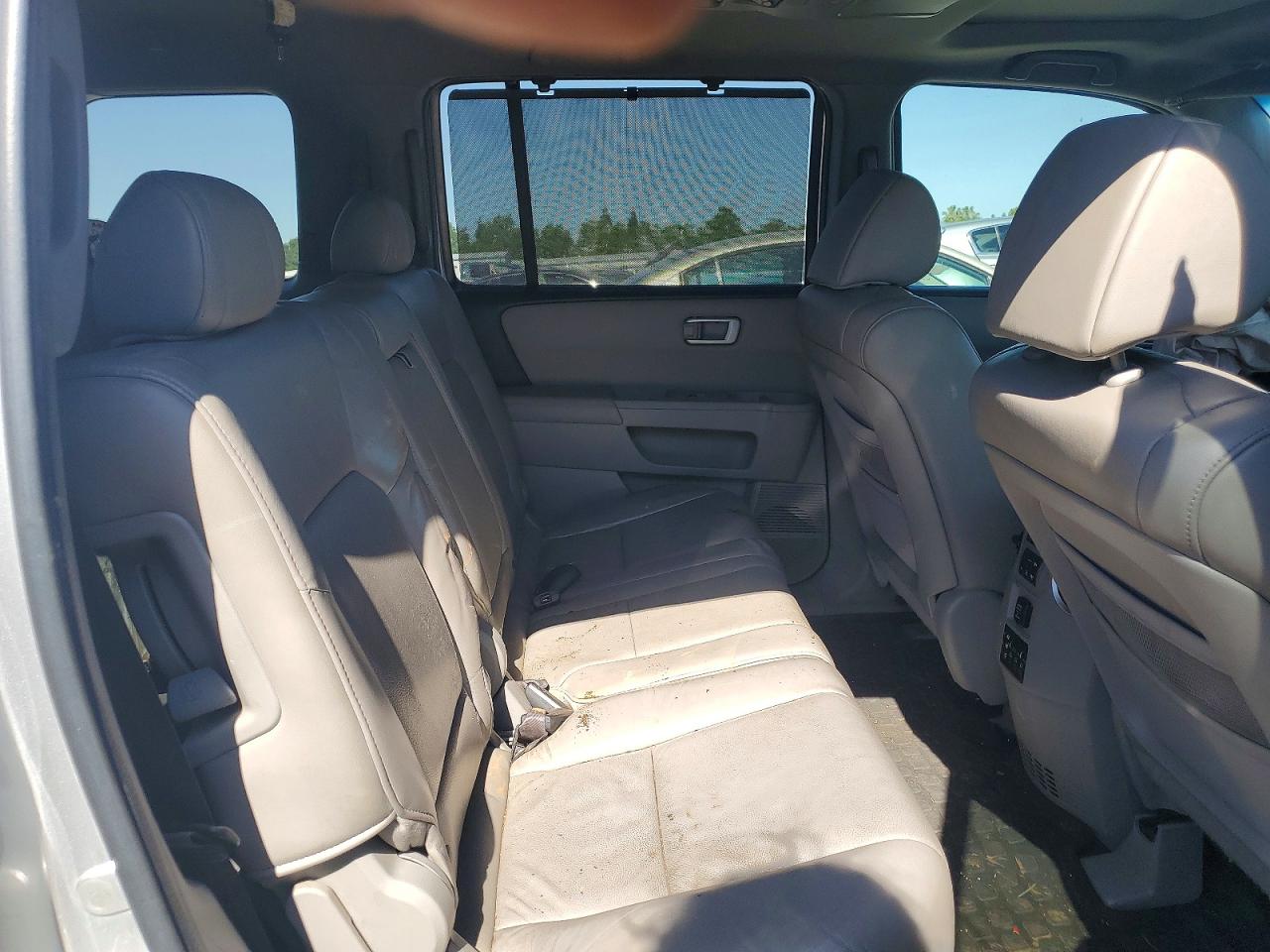 2011 Honda Pilot Touring Silver vin: 5FNYF4H94BB100571