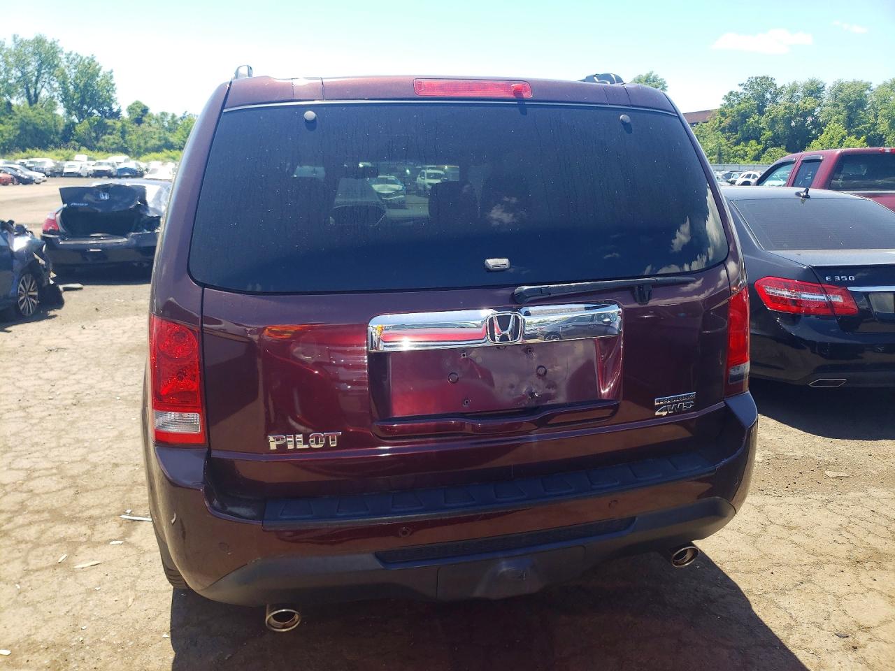 2013 Honda Pilot Touring Maroon vin: 5FNYF4H94DB047566