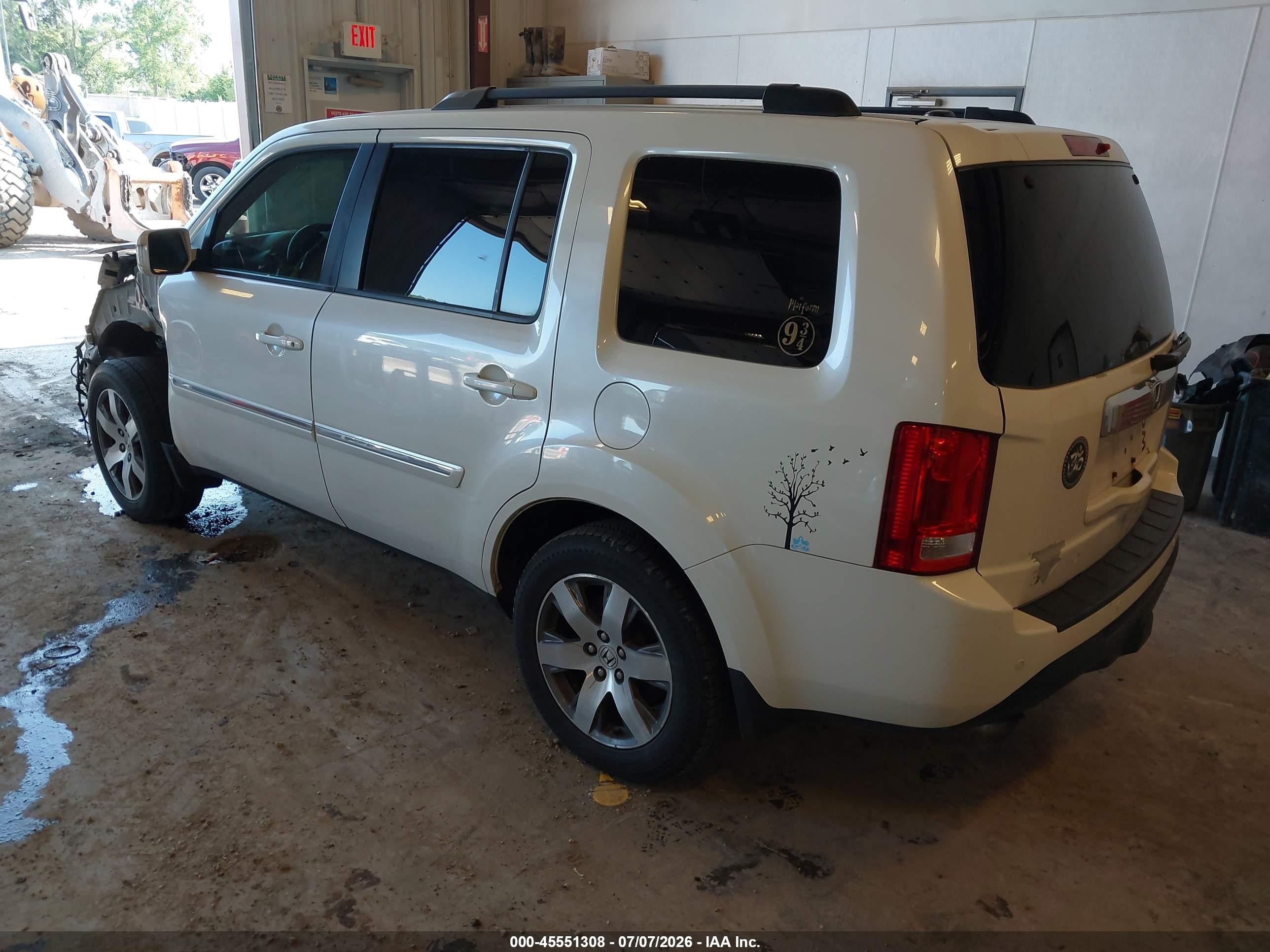 2014 Honda Pilot Touring White vin: 5FNYF4H94EB504636