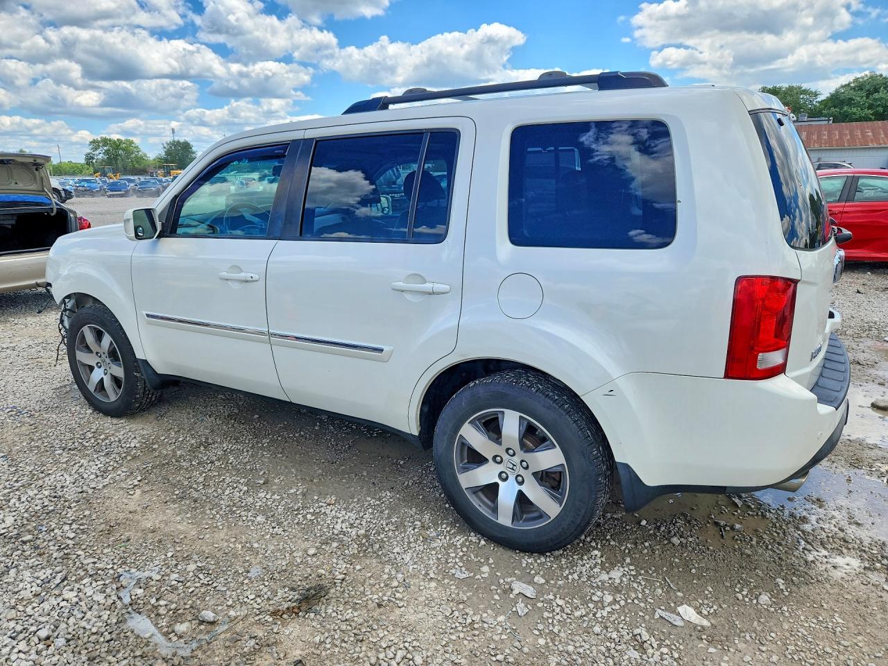 2015 Honda Pilot Touring White vin: 5FNYF4H94FB008446