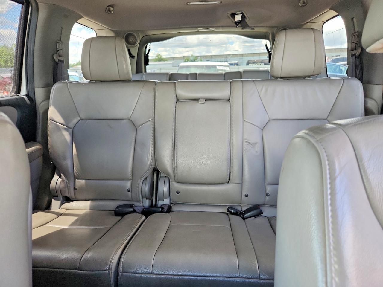 2015 Honda Pilot Touring White vin: 5FNYF4H94FB008446