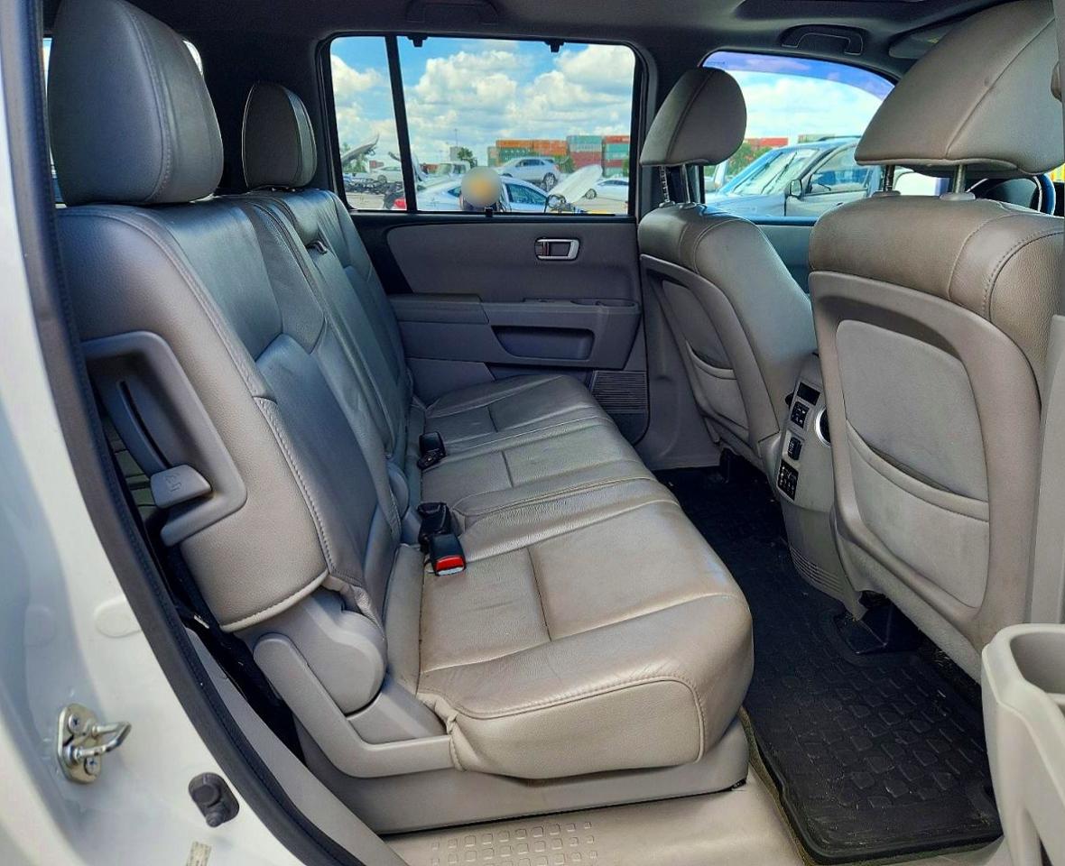 2015 Honda Pilot Touring White vin: 5FNYF4H94FB008446