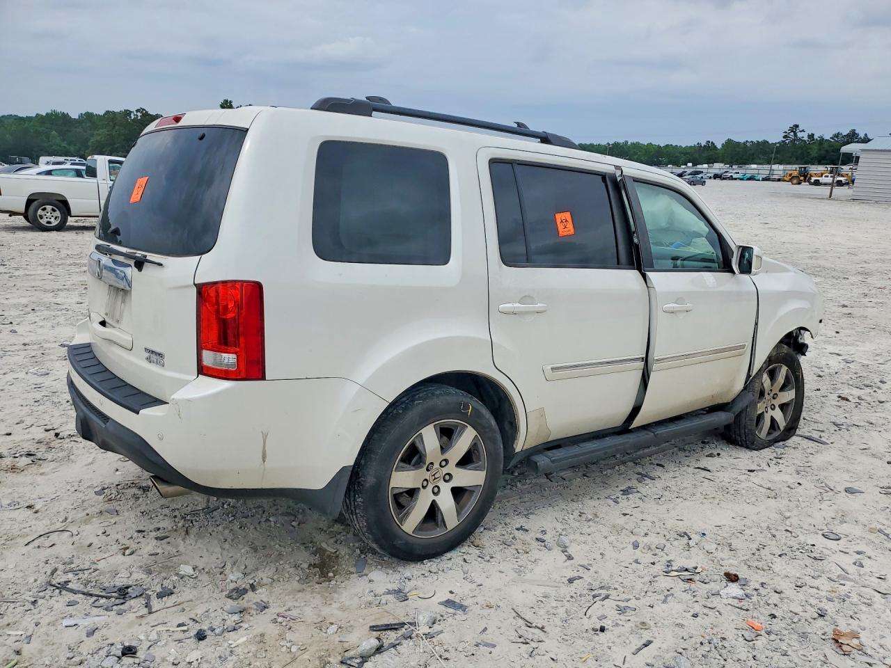 2015 Honda Pilot Touring White vin: 5FNYF4H94FB010262