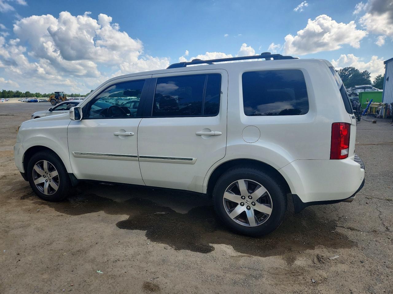 2015 Honda Pilot Touring White vin: 5FNYF4H94FB011315