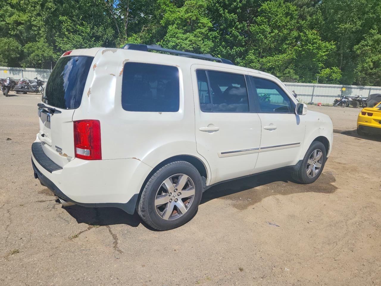 2015 Honda Pilot Touring White vin: 5FNYF4H94FB011315