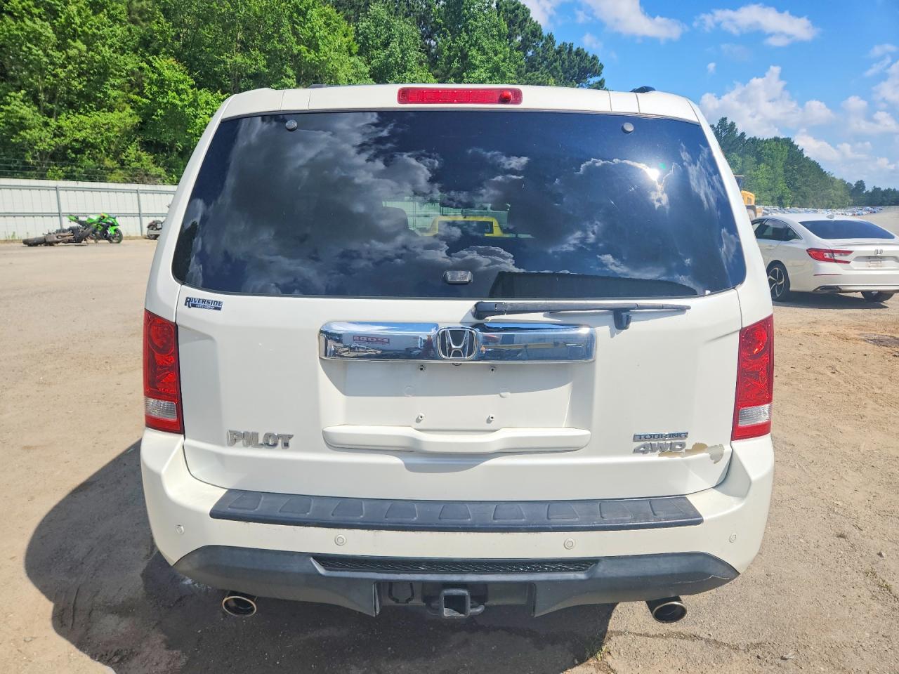 2015 Honda Pilot Touring White vin: 5FNYF4H94FB011315