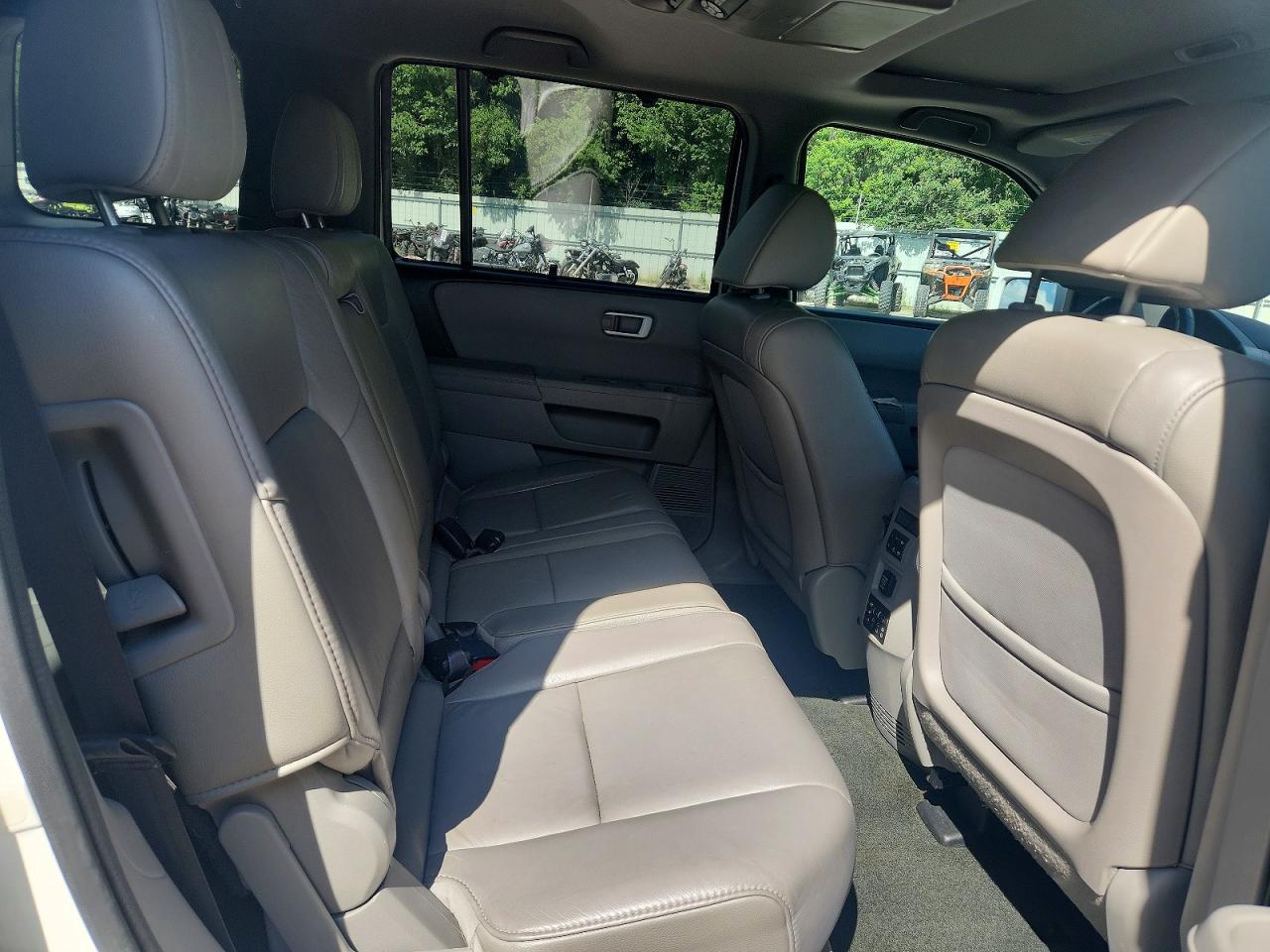 2015 Honda Pilot Touring White vin: 5FNYF4H94FB011315