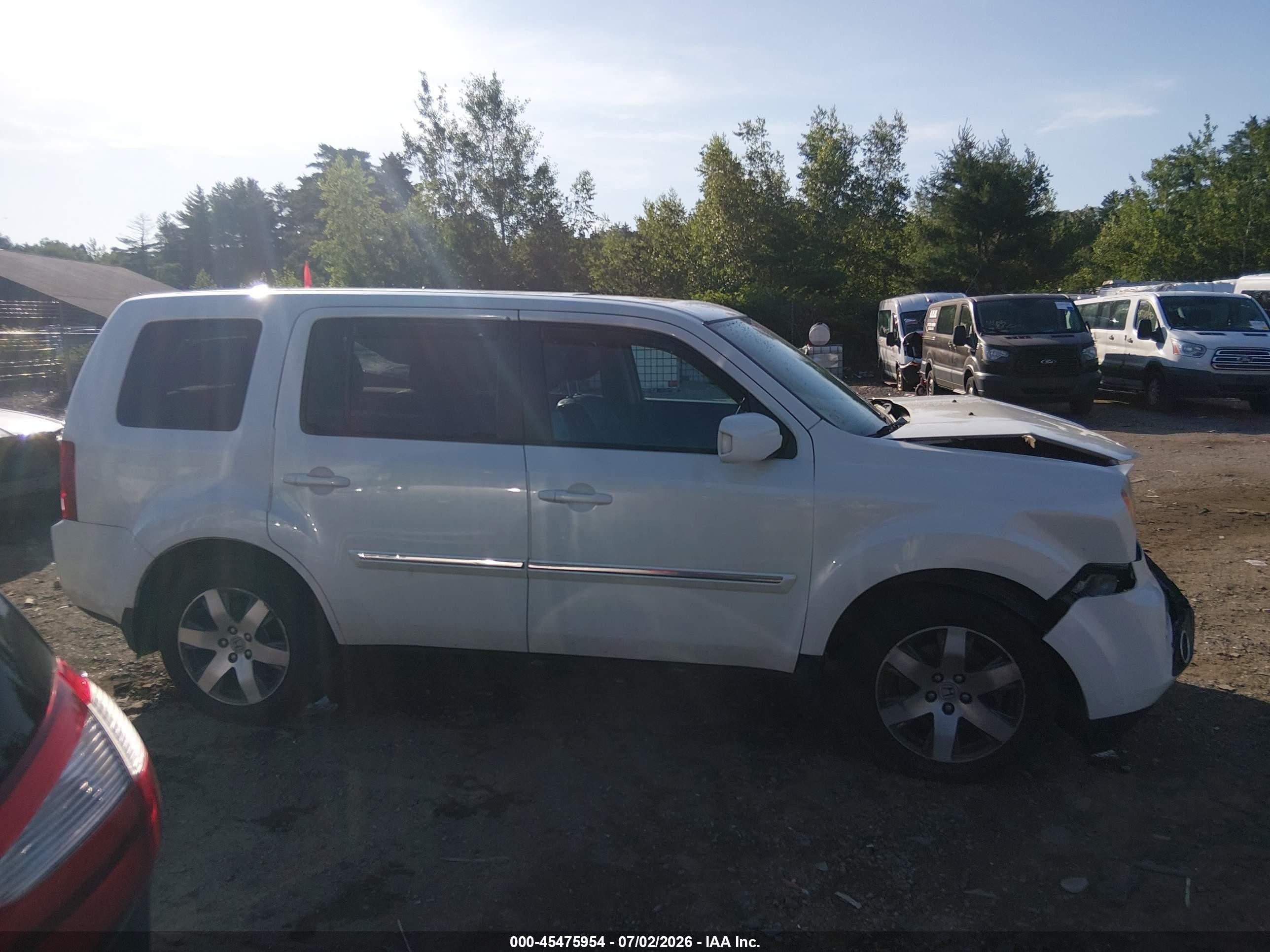 2015 Honda Pilot Touring White vin: 5FNYF4H94FB037638