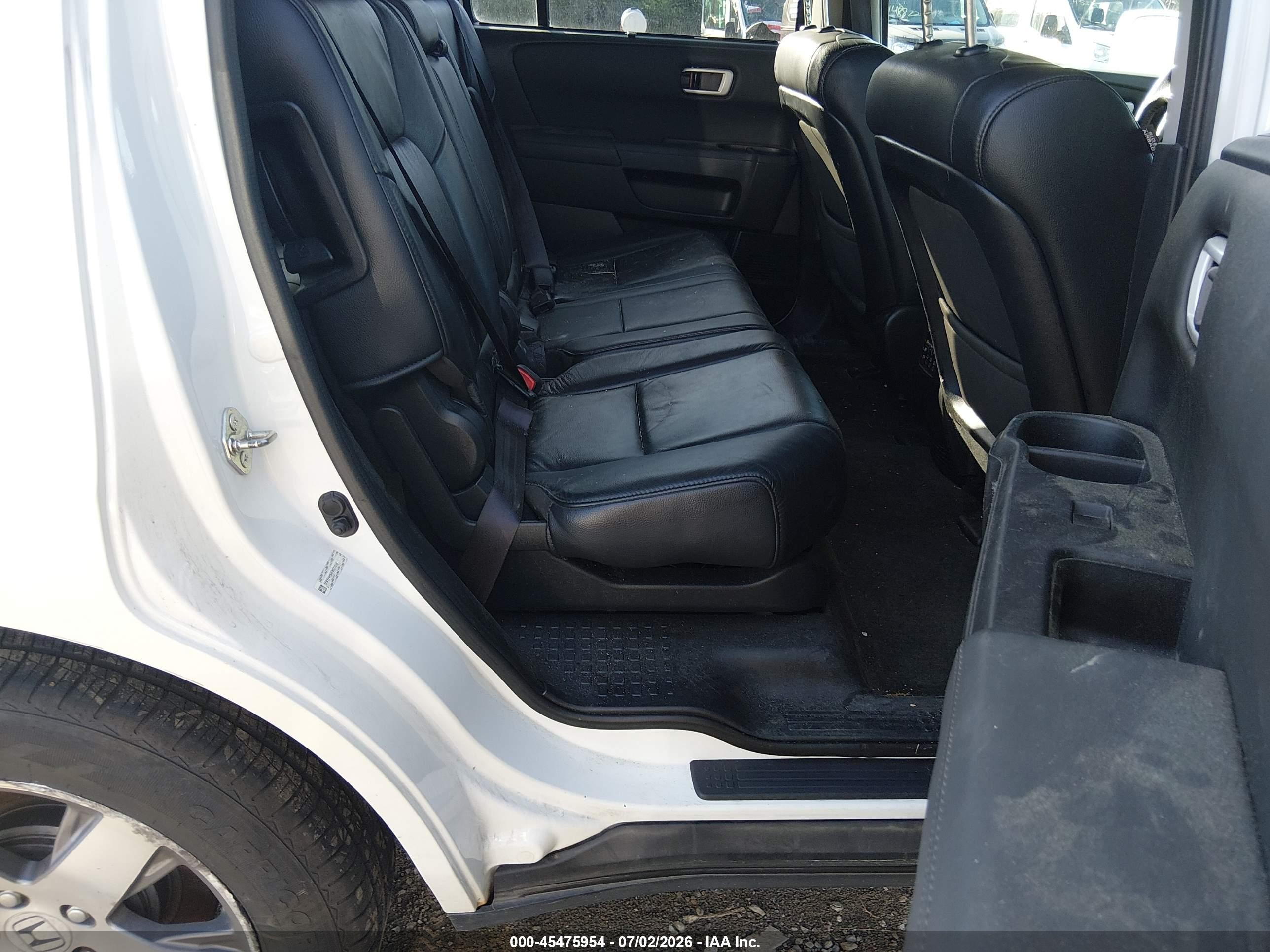 2015 Honda Pilot Touring White vin: 5FNYF4H94FB037638