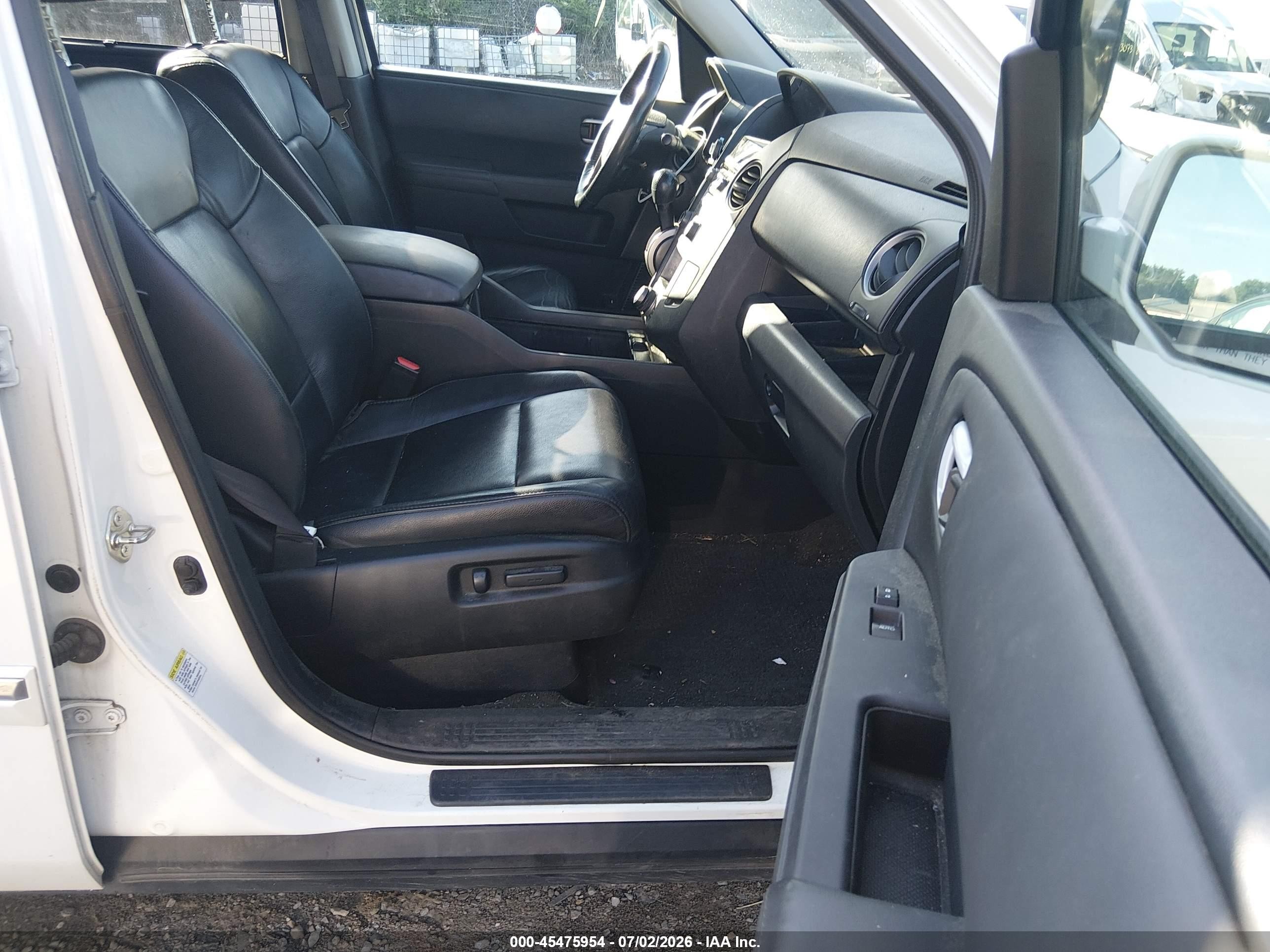 2015 Honda Pilot Touring White vin: 5FNYF4H94FB037638