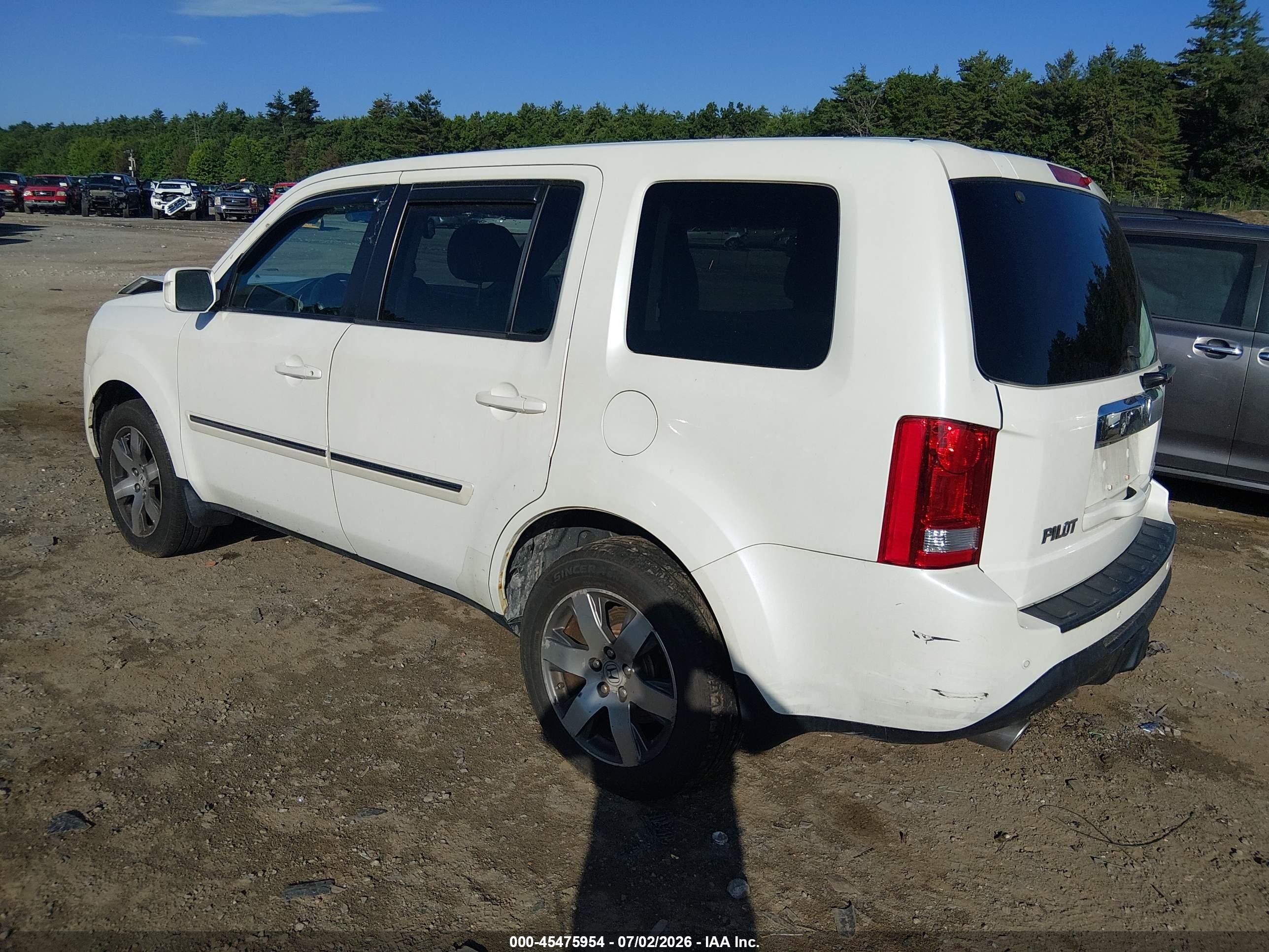 2015 Honda Pilot Touring White vin: 5FNYF4H94FB037638