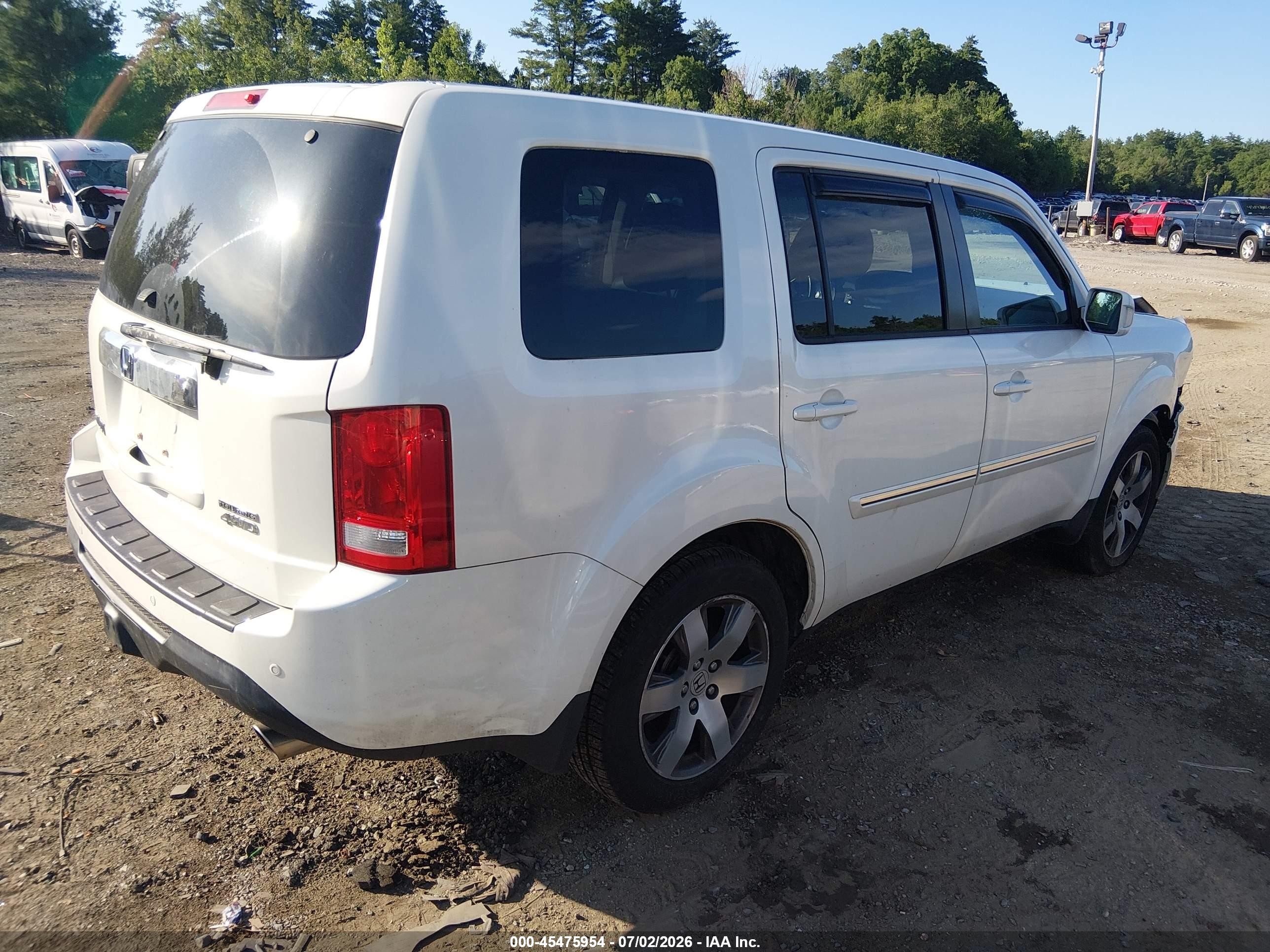 2015 Honda Pilot Touring White vin: 5FNYF4H94FB037638