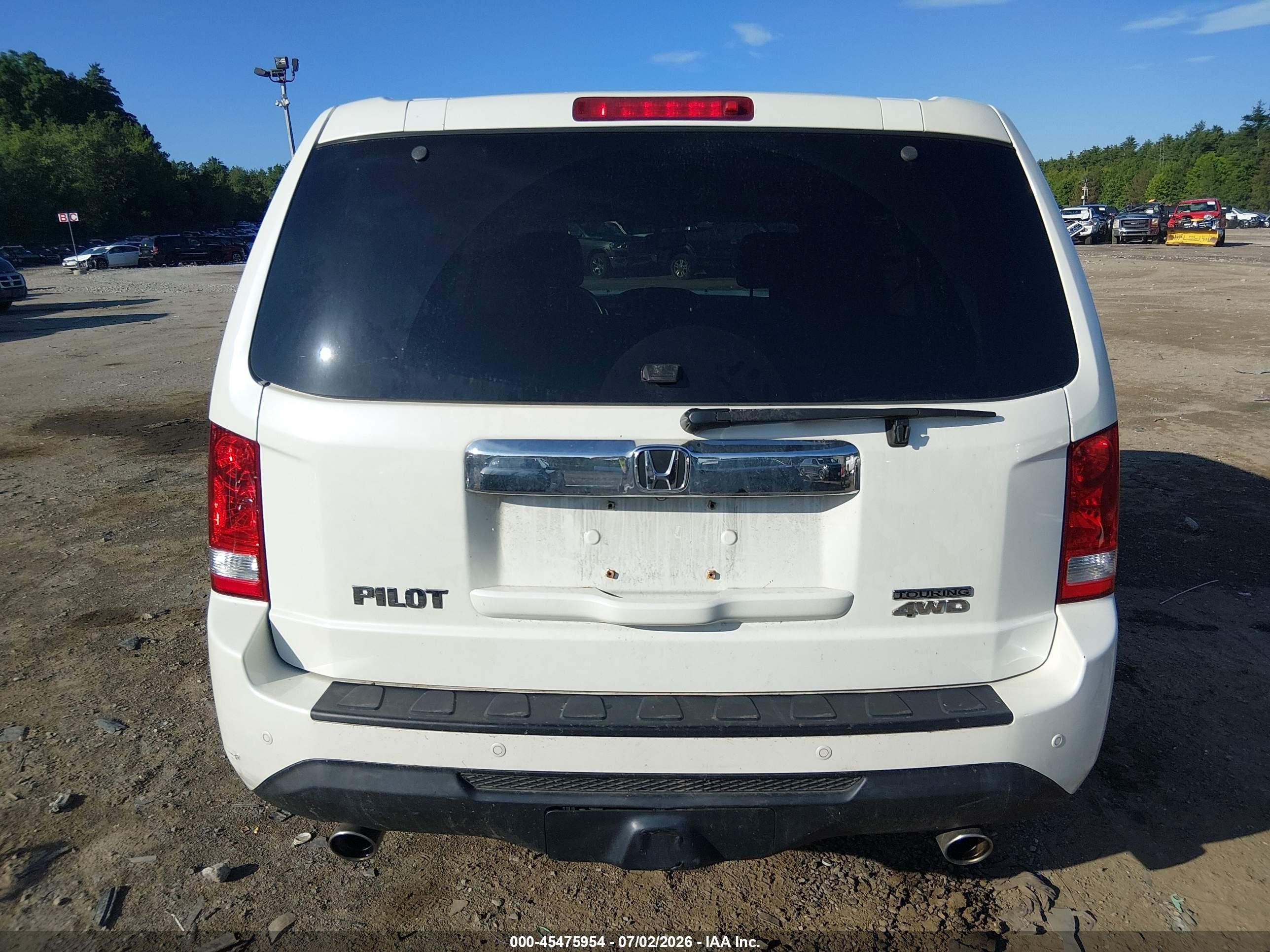 2015 Honda Pilot Touring White vin: 5FNYF4H94FB037638