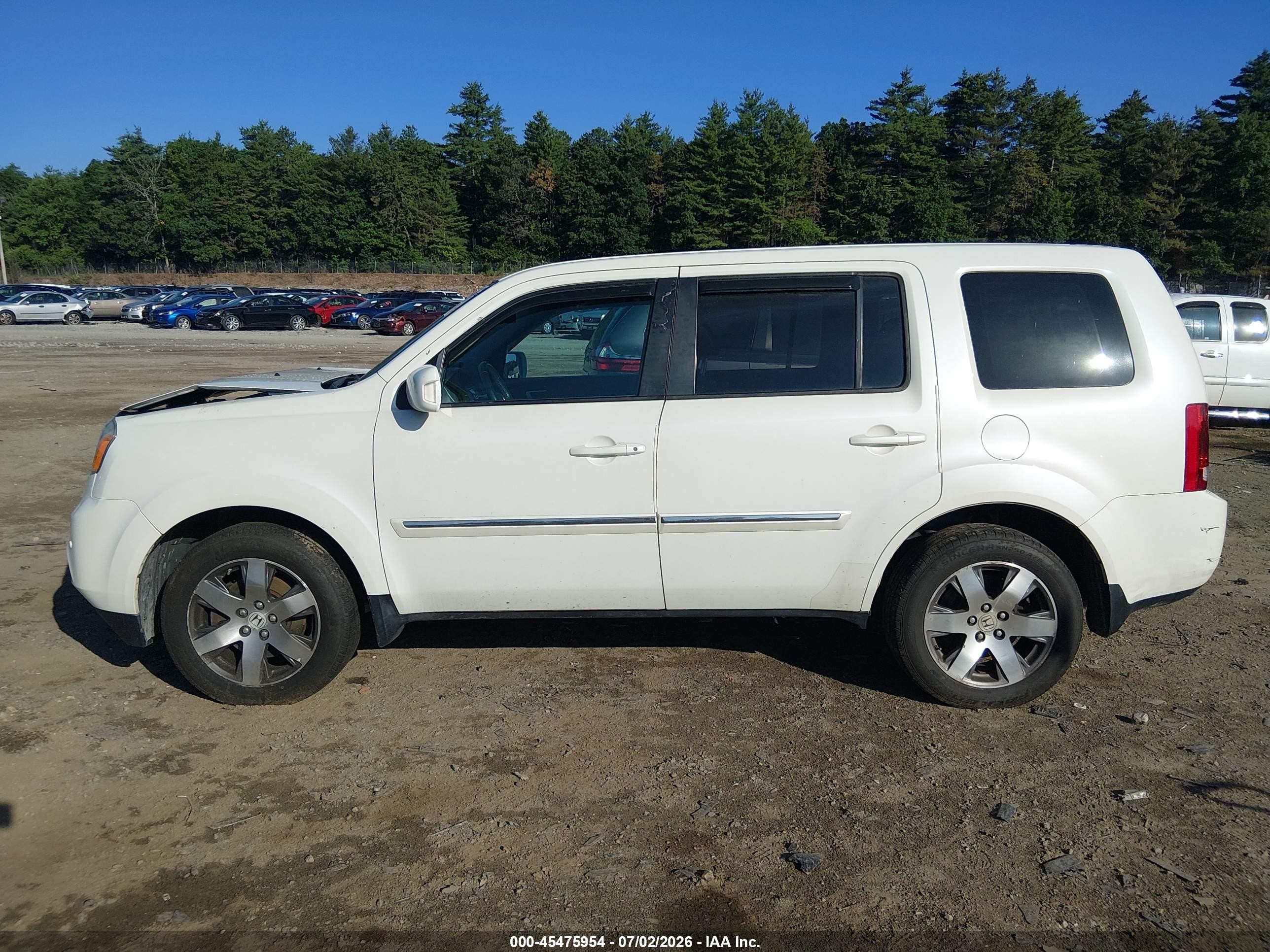 2015 Honda Pilot Touring White vin: 5FNYF4H94FB037638