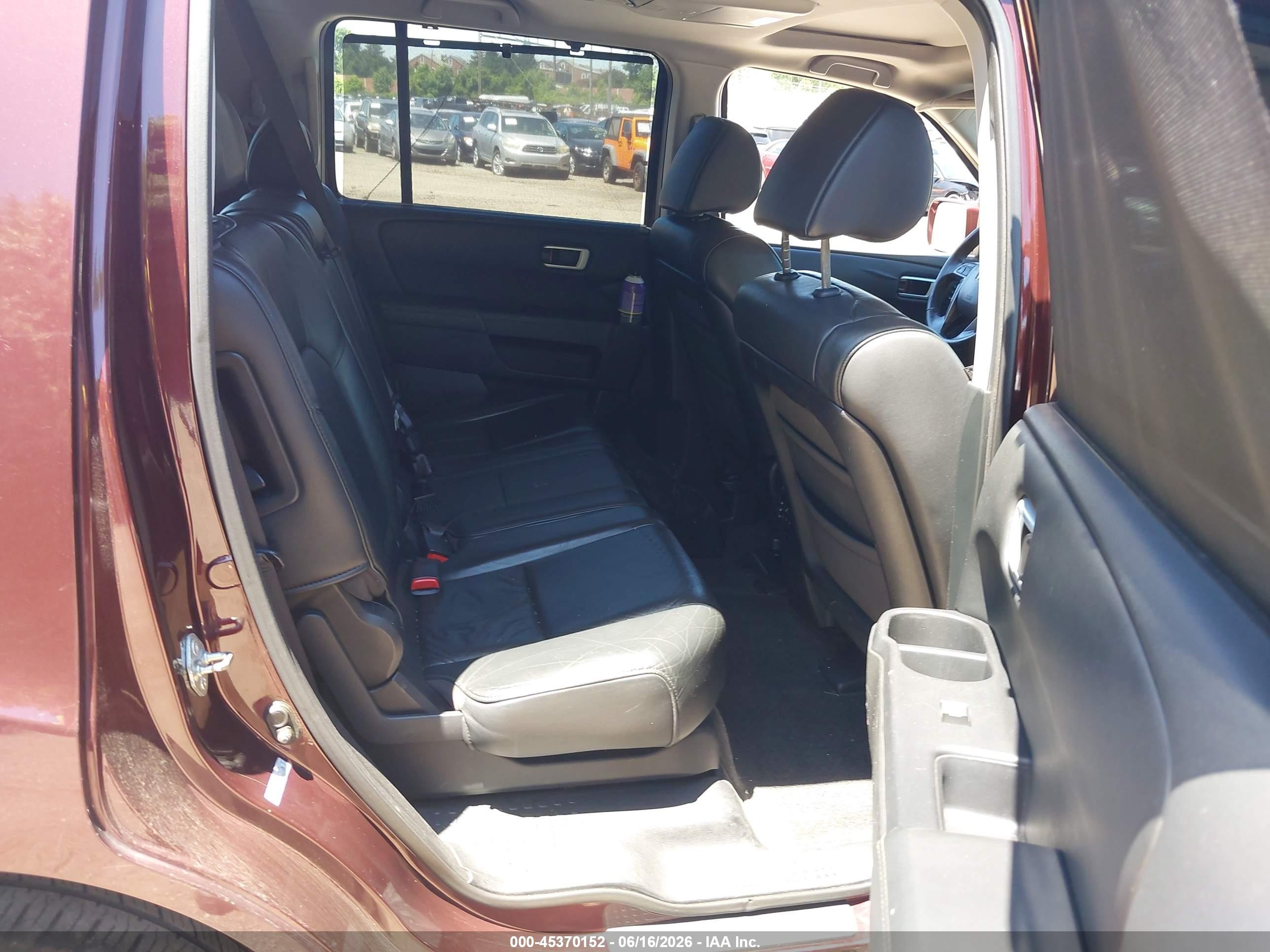 2011 Honda Pilot Touring Maroon vin: 5FNYF4H95BB022026