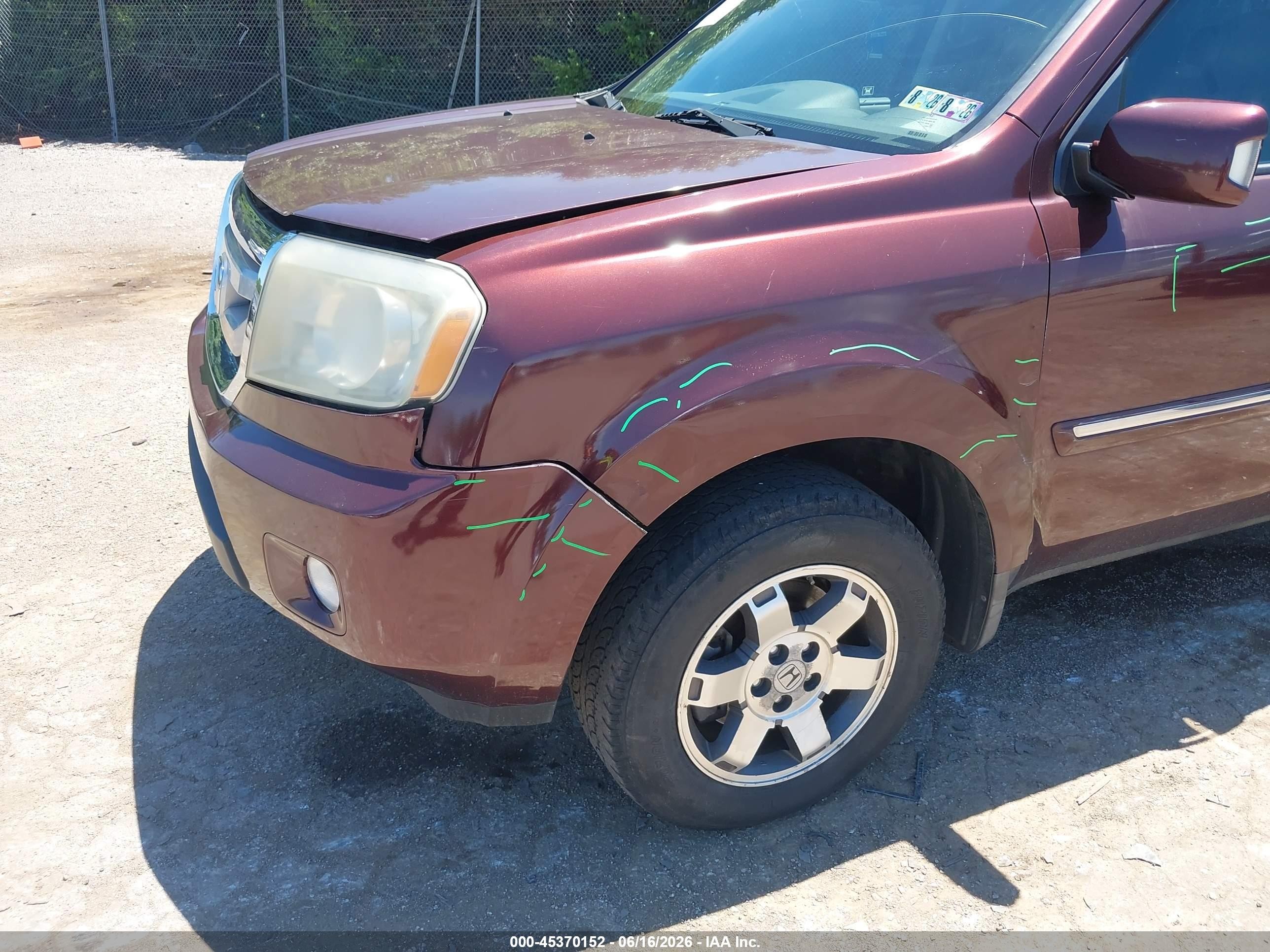 2011 Honda Pilot Touring Maroon vin: 5FNYF4H95BB022026