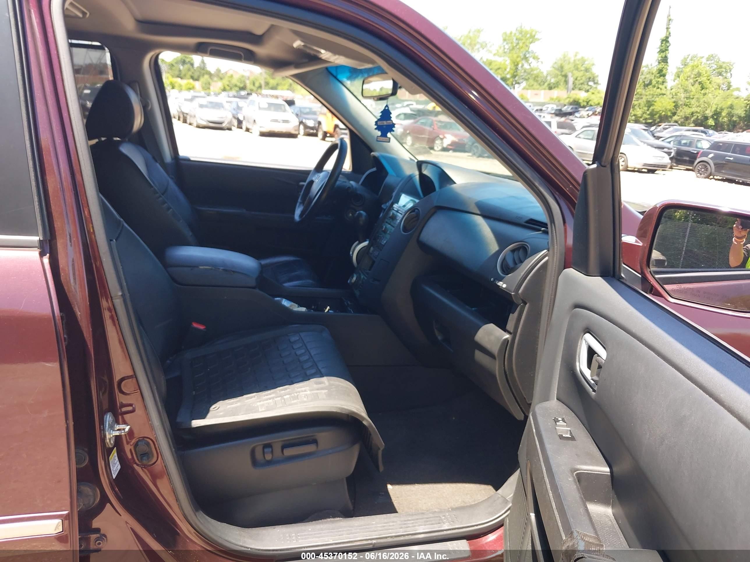 2011 Honda Pilot Touring Maroon vin: 5FNYF4H95BB022026