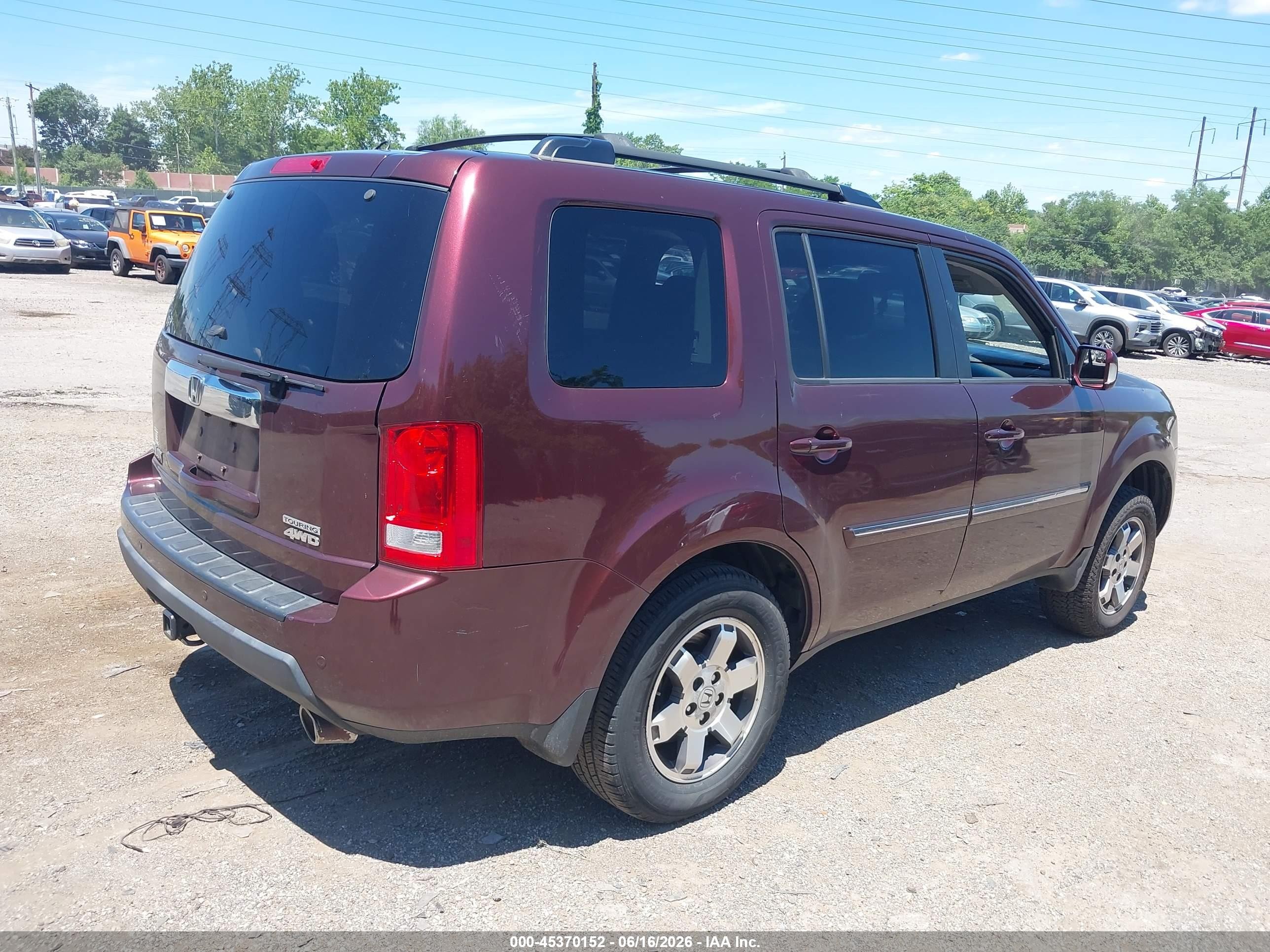 2011 Honda Pilot Touring Maroon vin: 5FNYF4H95BB022026
