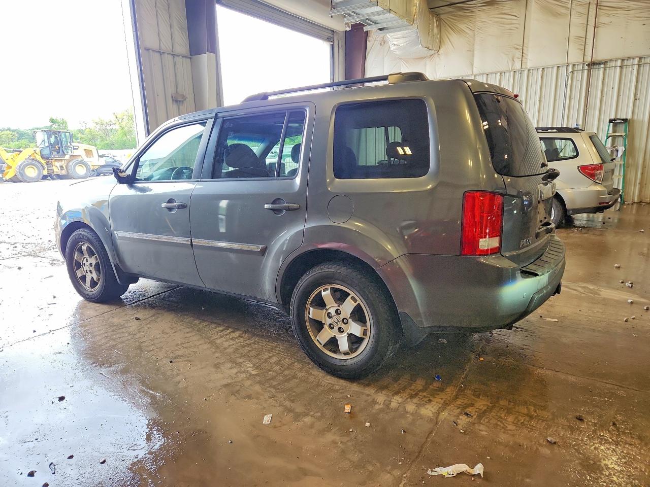 2011 Honda Pilot Touring Gray vin: 5FNYF4H95BB037366