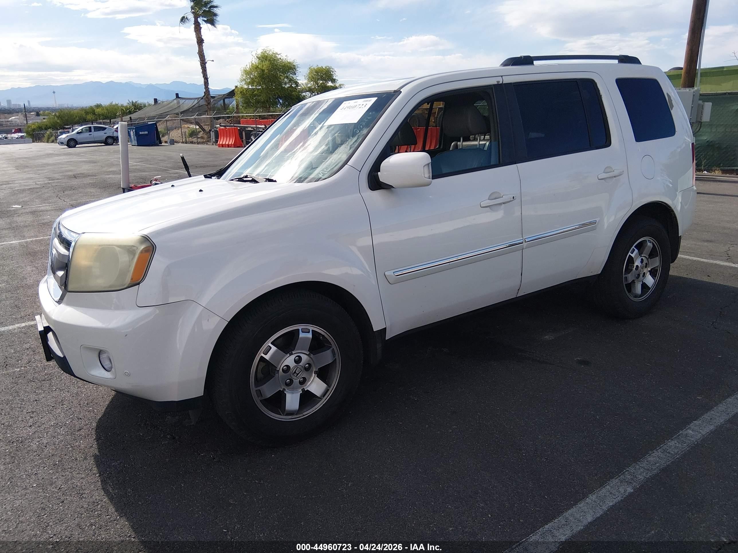 2011 Honda Pilot Touring White vin: 5FNYF4H95BB063417